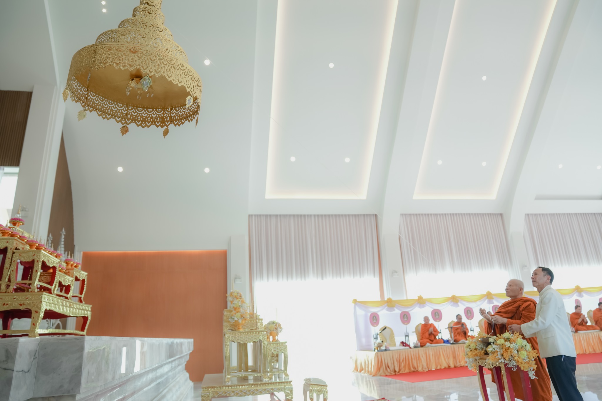 วันที่ ๑๓ กุมภาพันธ์ ๒๕๖๗ รศ.ธรรมรักษ์ ละอองนวล รักษาราชการแทนอธิการบดี ประธานในพิธียกฉัตรพระพุทธมงคลอุบลประชานาถ สังฆราชอุทิศ เนื่องในโอกาสครบรอบ ๓๒ ปี วันพระราชทานนาม ?ราชภัฏ? โดย รศ.ดร.ประนอม คำผา คณบดีคณะบริหารธุรกิจและการจัดการ พร้อมด้วยผู้บริหาร คณา