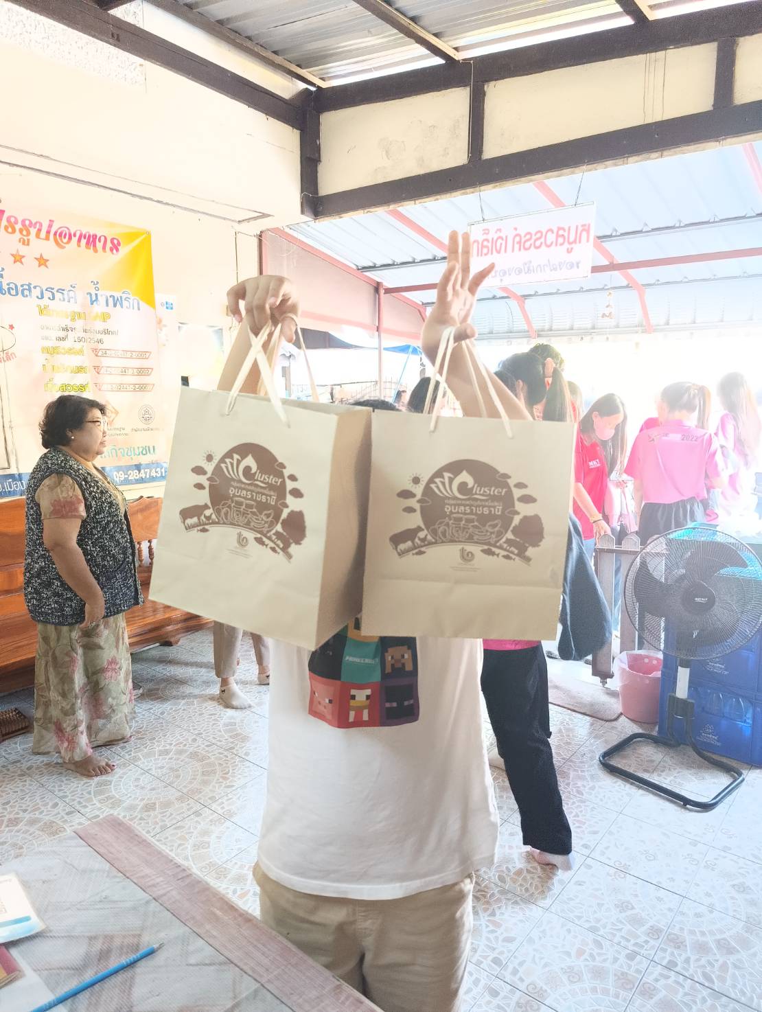 วันเสาร์ที่ 27 มกราคม 2567 ในรายวิชาการตลาดสำหรับธุรกิจชุมชน อาจารย์ผู้สอน ผศ.ดร.บุษยมาส ชื่นเย็น ได้มีโอกาสสำรวจปัญหาวิสาหกิจชุมชนหมูสวรรค์ เจ๊เล็ก ที่อยู่ เลขที่ 483/5 หมู่ที่ 4 ถ.ชยางกรู ต.ขามใหญ่ อ.เมือง จ.อุบลราชธานี