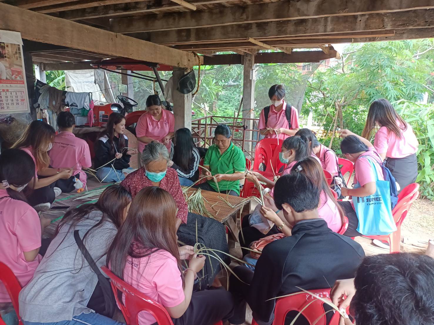 วันที่ 5 ก.ค. 67 ณ บ้านหนองคู กิจกรรมอบรมเชิงปฏิบัติการพัฒนาศักยภาพและการเรียนรู้เชิงธุรกิจของวิสาหกิจชุมชนและวัฒนธรรมท้องถิ่น