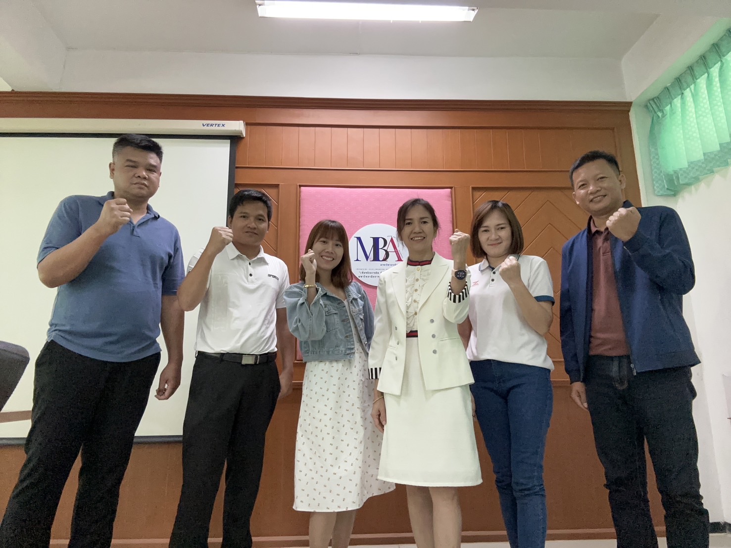 การเรียนเข้มข้นพร้อมนำไปสู่การปฏิบัติ เรื่องยากเราก็ทำได้ เพราะอาจารย์ทุ่มเท นักศึกษาก็ใจเกิน การจัดการการเรียนการสอน รายวิชาการวิจัยธุรกิจ หลักสูตร M.B.A. การจัดการ รุ่น 22-23 ภาคเรียนที่ 2/2566