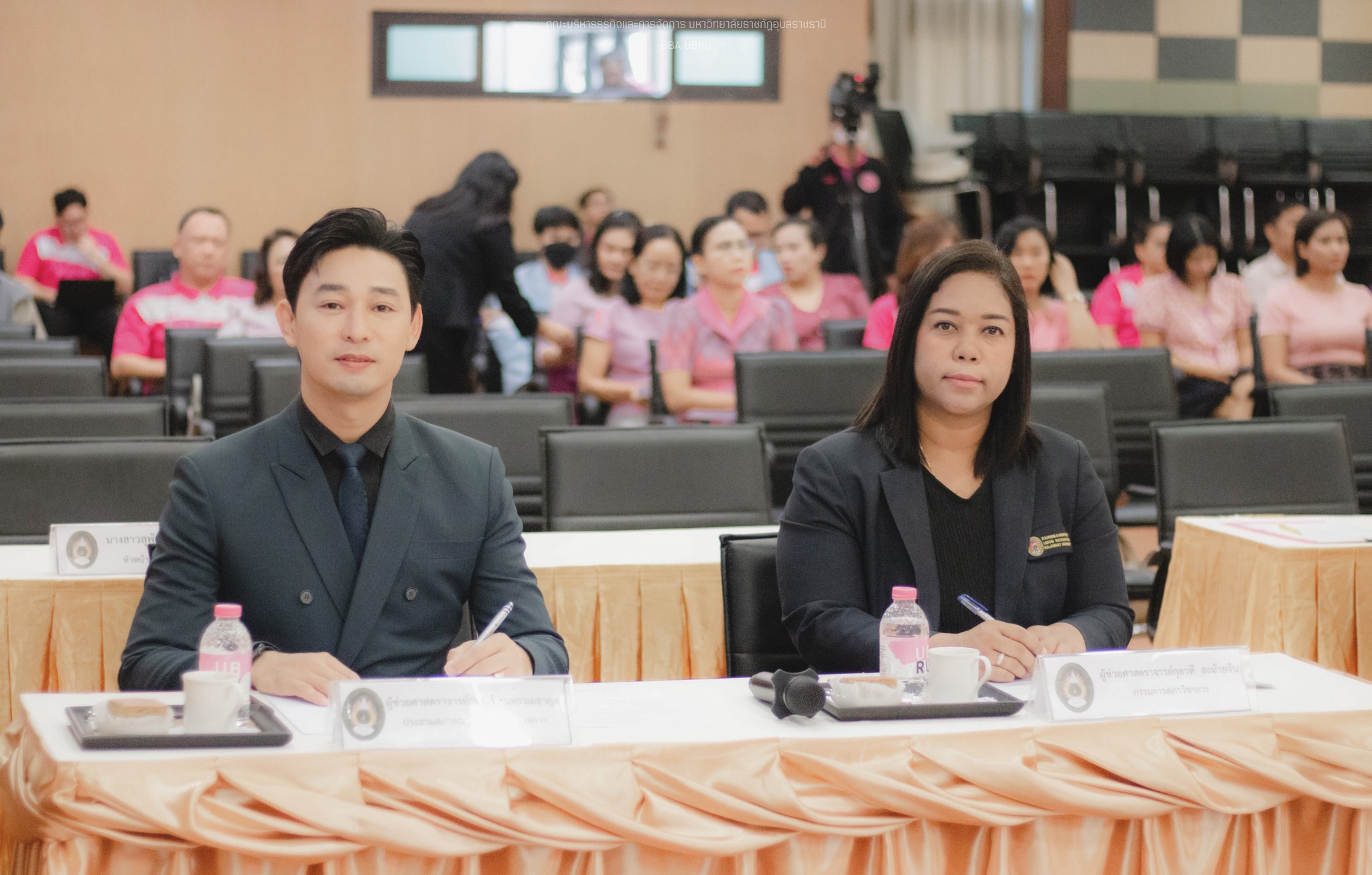 16 ม.ค. 67 ณ ห้องประชุมโกมุท มหาวิทยาลัยราชภัฏอุบลราชธานี การนำเสนอวิสัยทัศน์ของผู้สมัครและผู้ได้รับการเสนอชื่อผู้สมควรดำรงตำแหน่งคณบดีคณะบริหารธุรกิจและการจัดการ