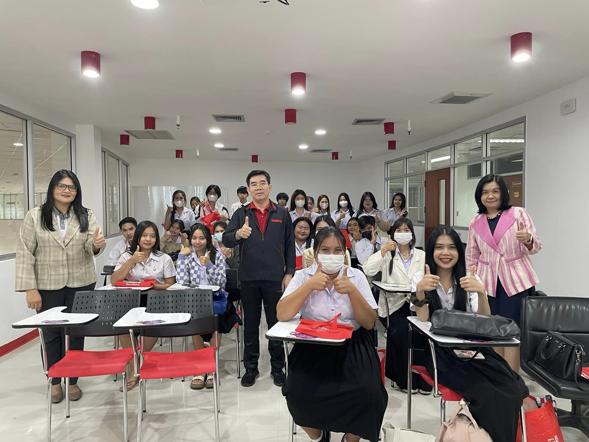 24 สิงหาคม 2566อีกหนึ่งกิจกรรมดีๆ กับ #การตลาดออนทัวร์66 เปิดประสบการณ์ การเรียนรู้นอกห้องเรียน โดยน้องๆ นักศึกษาสาขาวิชาการตลาด
