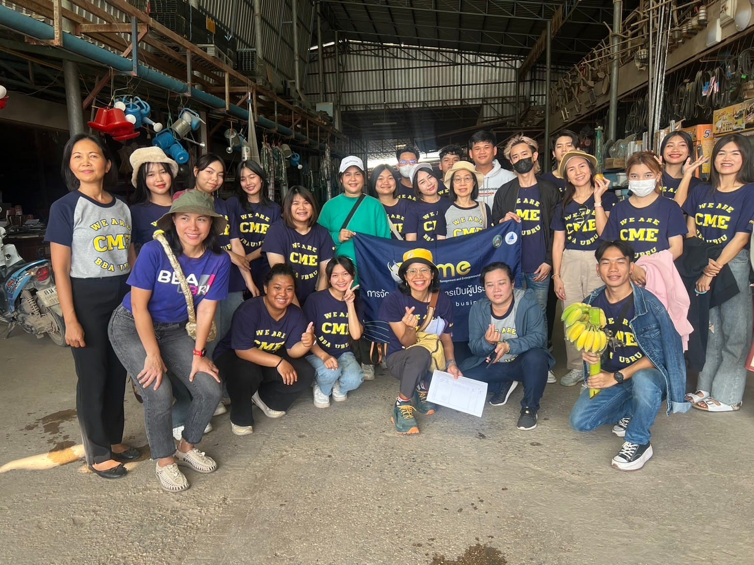 กิจกรรมการพัฒนาศักยภาพของผู้ประกอบการชุมชนเชิงสร้างสรรค์ ณ อำเภอเขมราฐ จ.อุบลราชธานี ในวันที่ 20 กุมภาพันธ์ 2567 คุณเกียรติศักดิ์ กาเผือกงาม และคุณบุญเพ็ง กาเผือกงาม เจ้าของธุรกิจ เสาปูนสามแยก สาขานาเจริญ กล่าวว่า