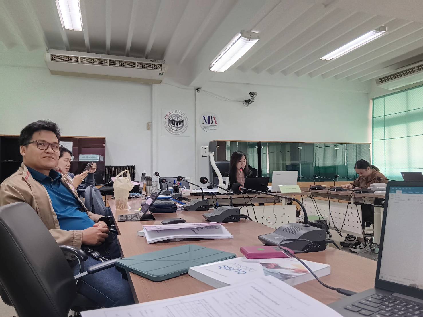 การเรียนเข้มข้นพร้อมนำไปสู่การปฏิบัติ เรื่องยากเราก็ทำได้ เพราะอาจารย์ทุ่มเท นักศึกษาก็ใจเกิน การจัดการการเรียนการสอน รายวิชาการวิจัยธุรกิจ หลักสูตร M.B.A. การจัดการ รุ่น 22-23 ภาคเรียนที่ 2/2566