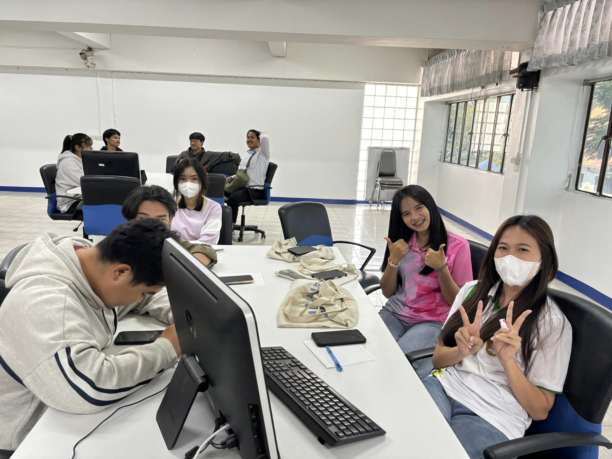 แผนธุรกิจ เรียนสนุก เข้าใจง่าย กับ Business Model Canvas โดย อ.ดร.รัตนภรณ์ แซ่ลี้ วิทยากรมือหนึ่ง ให้เกียรติร่วมบรรยายในคลาสเรียนของผศ.ดร.อุมารินทร์ ราตรี รายวิชาการตลาดสำหรับการเป็นผู้ประกอบการ ให้กับนักศึกษาสาขาวิชาสัตวศาสตร์ จาก คณะเกษตรศาสตร์ มหา