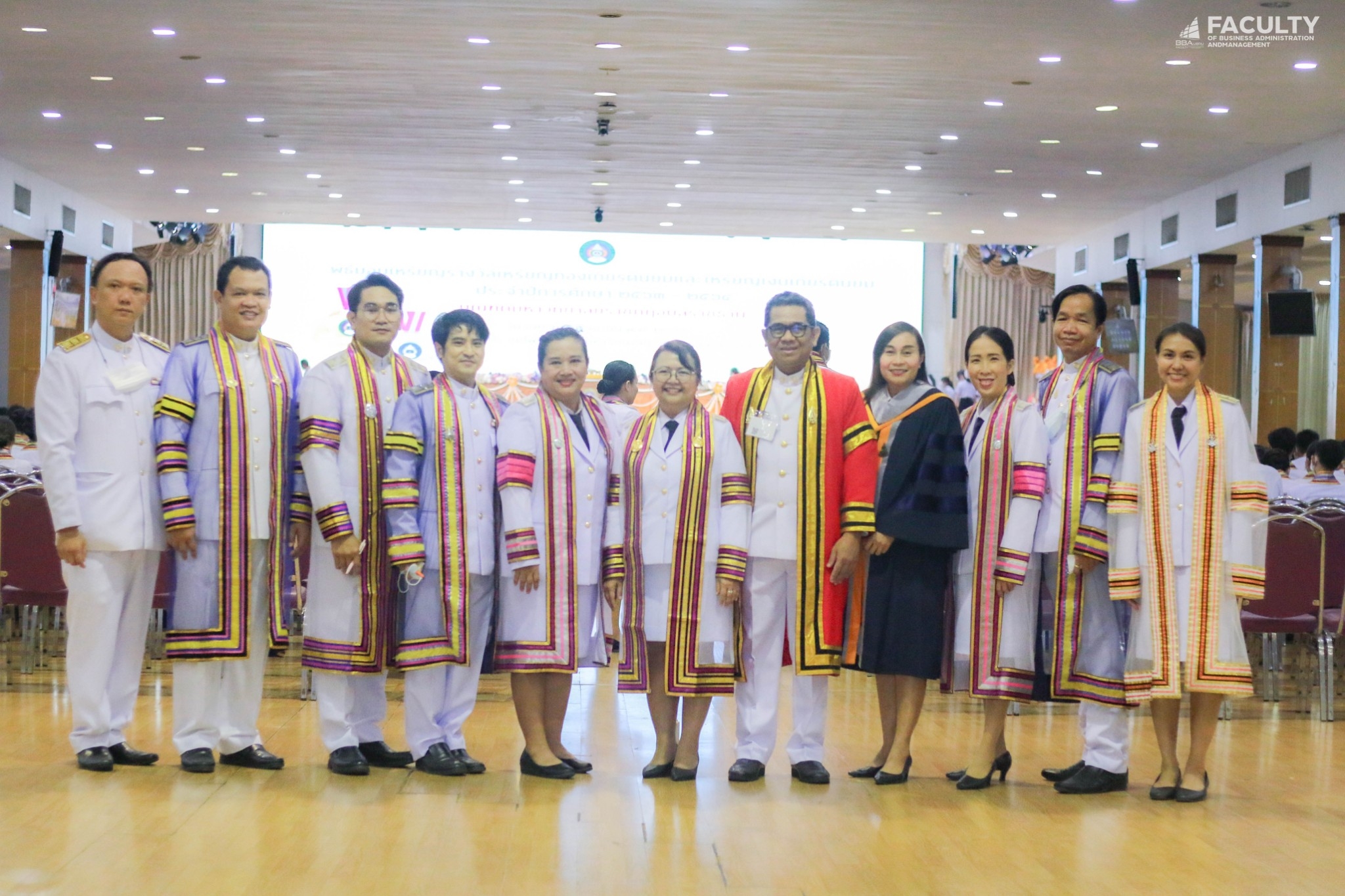 4 ก.ย. 66 พลเอก นิรุทธ เกตุสิริ นายกสภามหาวิทยาลัย พร้อมด้วย รศ.ธรรมรักษ์ ละอองนวล รักษาราชการแทนอธิการบดี กล่าวแสดงความยินดีกับบัณฑิตที่สำเร็จการศึกษาและเข้าฝึกซ้อมพิธีพระราชทานปริญญาบัตร