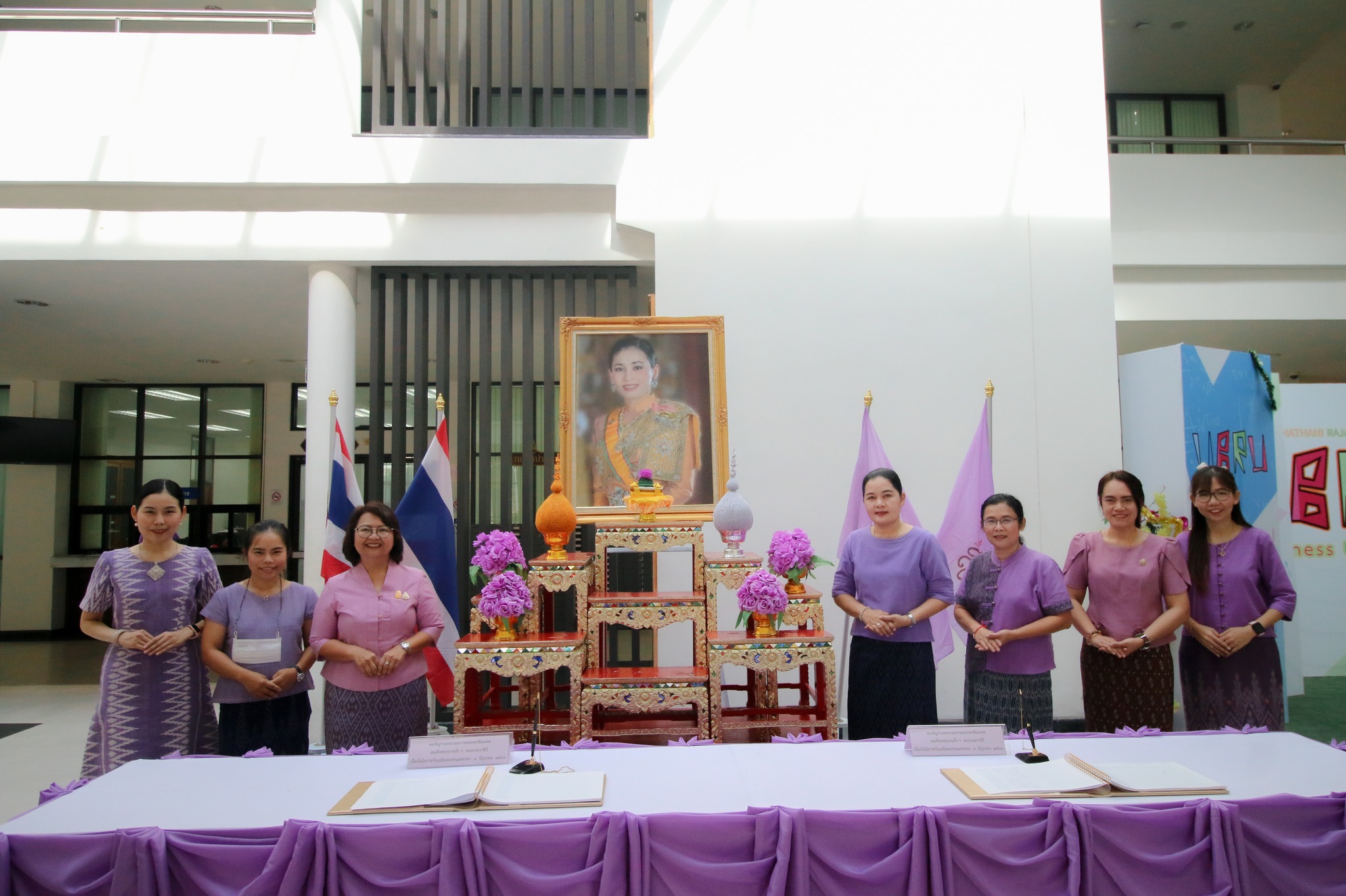 วันที่ ๑๓ มิ.ย. ๖๖ ลงนามถวายพระพร สมเด็จพระนางเจ้าฯพระบรมราชินี เนื่องในโอกาสวันเฉลิมพระชมพรรษา ๓ มิถุนายน ๒๕๖๖ ณ ห้องโถงกลาง ชั้น ๑ อาคารเรียนและปฏิบัติการ มหาวิทยาลัยราชภัฏอุบลราชธานี