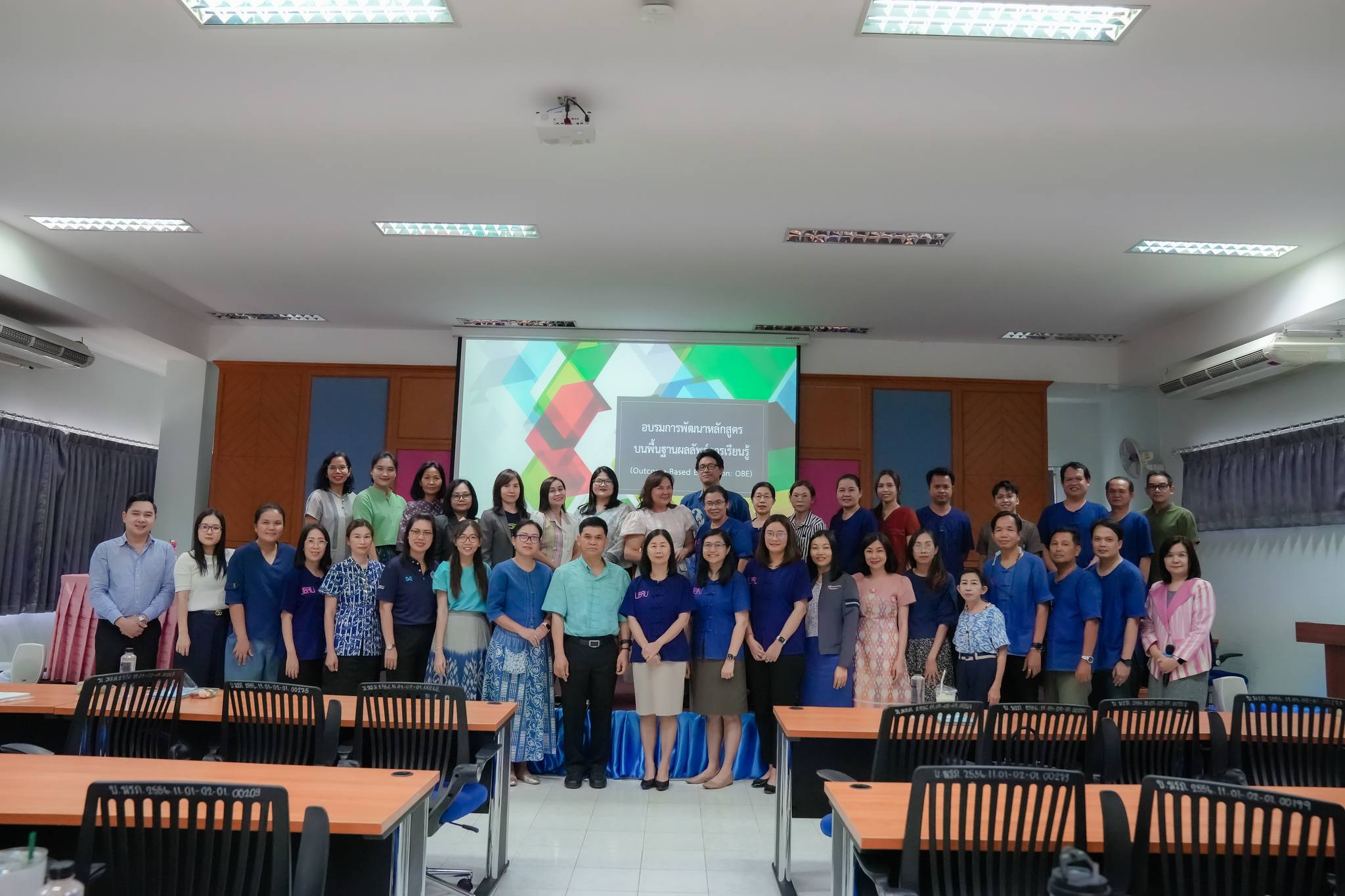 วันที่ 21 มิ.ย. 67 ณ ห้องประชุมอินทนิล โครงการอบรมเชิงปฏิบัติการ หัวข้อ ?แนวทางการเขียนหลักสูตรการศึกษาที่มุ่งผลลัพธ์