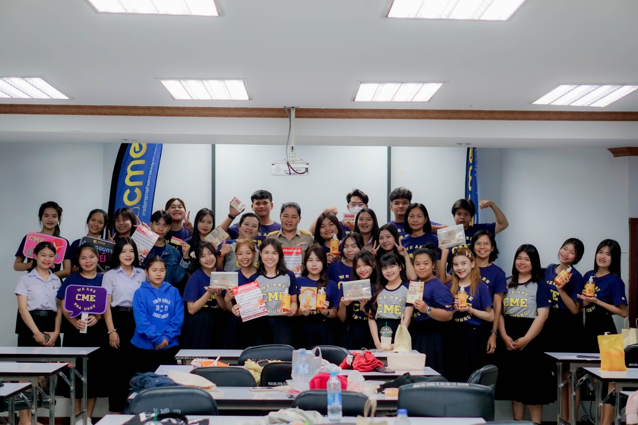 ส่องฟรี...ไม่คิดตังค์ อยากมีตังส์ให้เรียนสาขาเราสิคะ #การจัดการการค้าและการเป็นผู้ประกอบการ