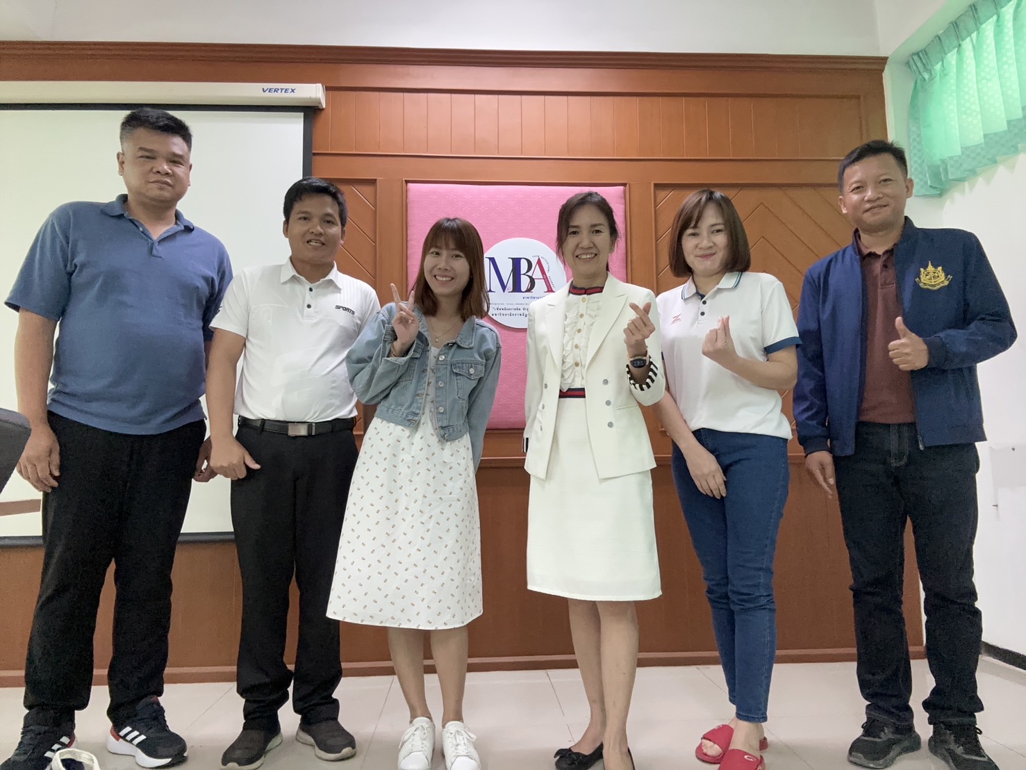 การเรียนเข้มข้นพร้อมนำไปสู่การปฏิบัติ เรื่องยากเราก็ทำได้ เพราะอาจารย์ทุ่มเท นักศึกษาก็ใจเกิน การจัดการการเรียนการสอน รายวิชาการวิจัยธุรกิจ หลักสูตร M.B.A. การจัดการ รุ่น 22-23 ภาคเรียนที่ 2/2566