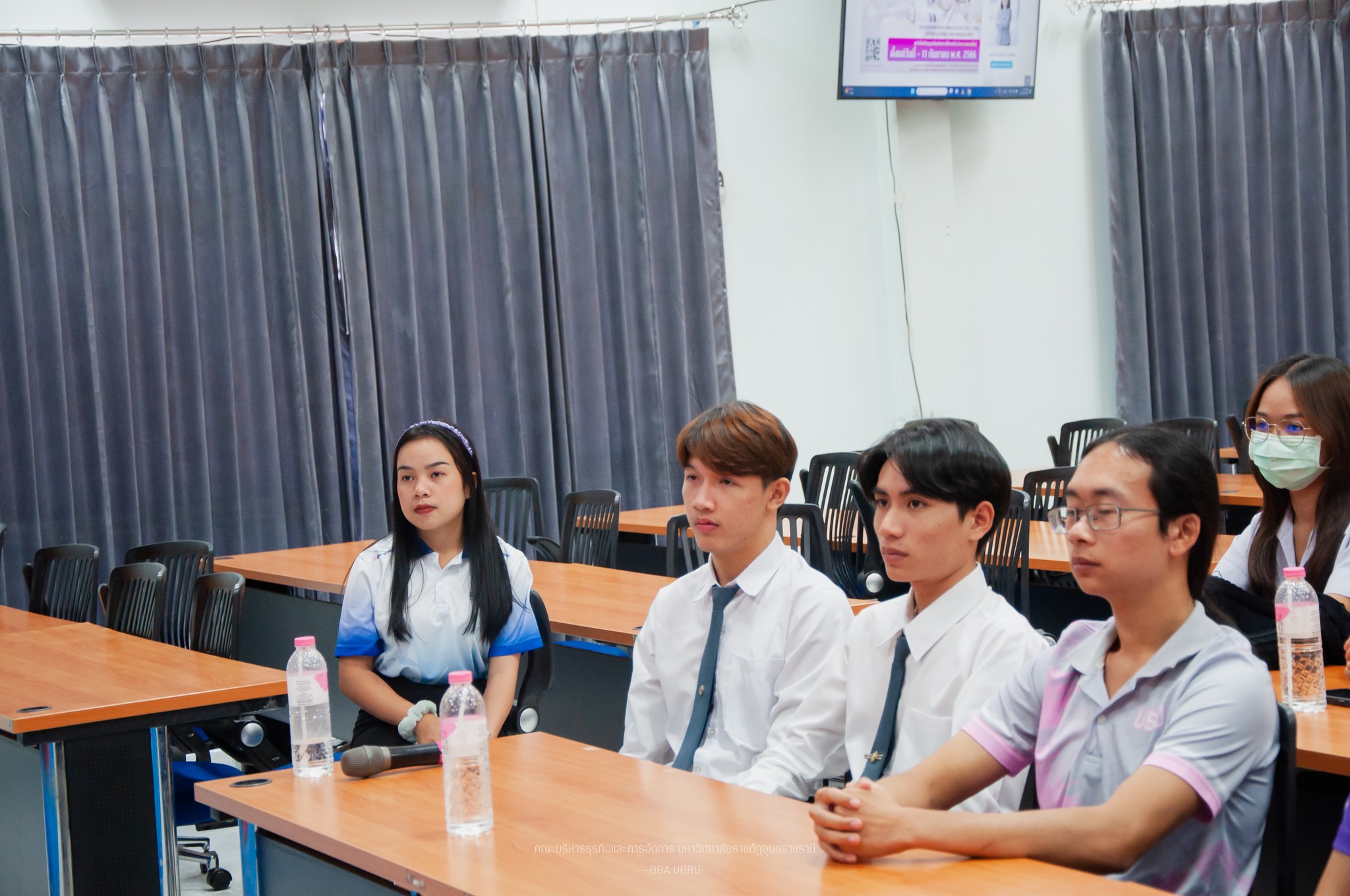 วันที่ 24 พ.ย. 66 คณะบริหารธุรกิจและการจัดการ มหาวิทยาลัยราชภัฏอุบลราชธานี จัดกิจกรรมอบรมพัฒนาศักยภาพนักศึกษาสู่อาชีพเป้าหมาย กับการทำงานกับสถานประกอบการชั้นนำ วิทยากรโดย คุณไชโย เลิศอริยกุล