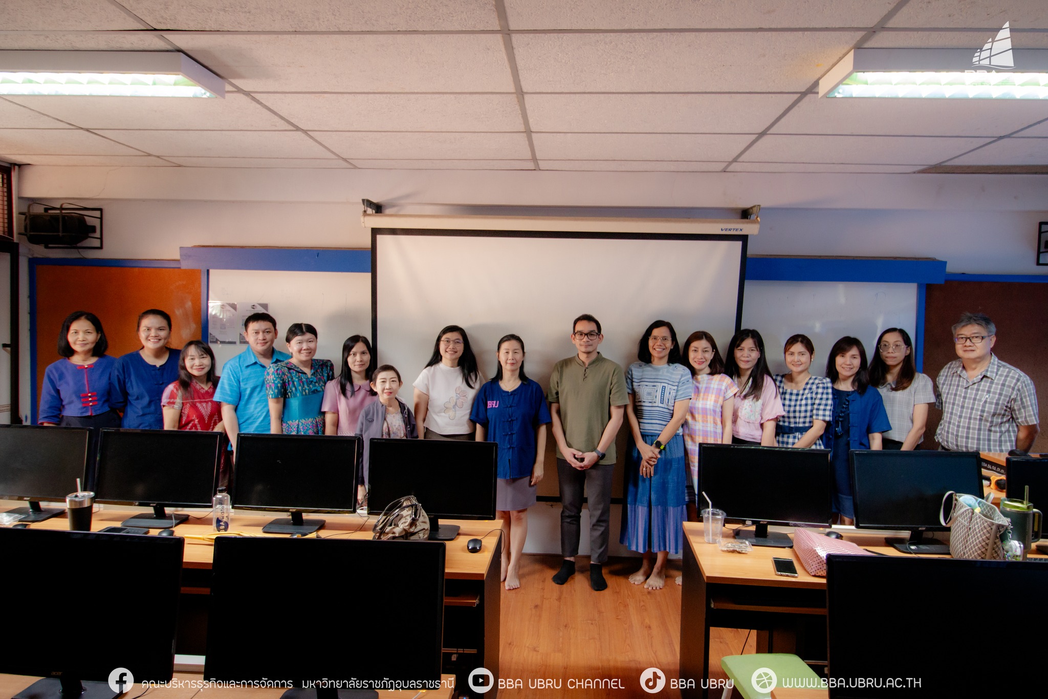 1 ? 2 ส.ค. 67 ณ ห้องเรียน 8402 การใช้ AI และ CANVA ในการจัดการเรียนการสอนและการปฏิบัติงานในองค์กร