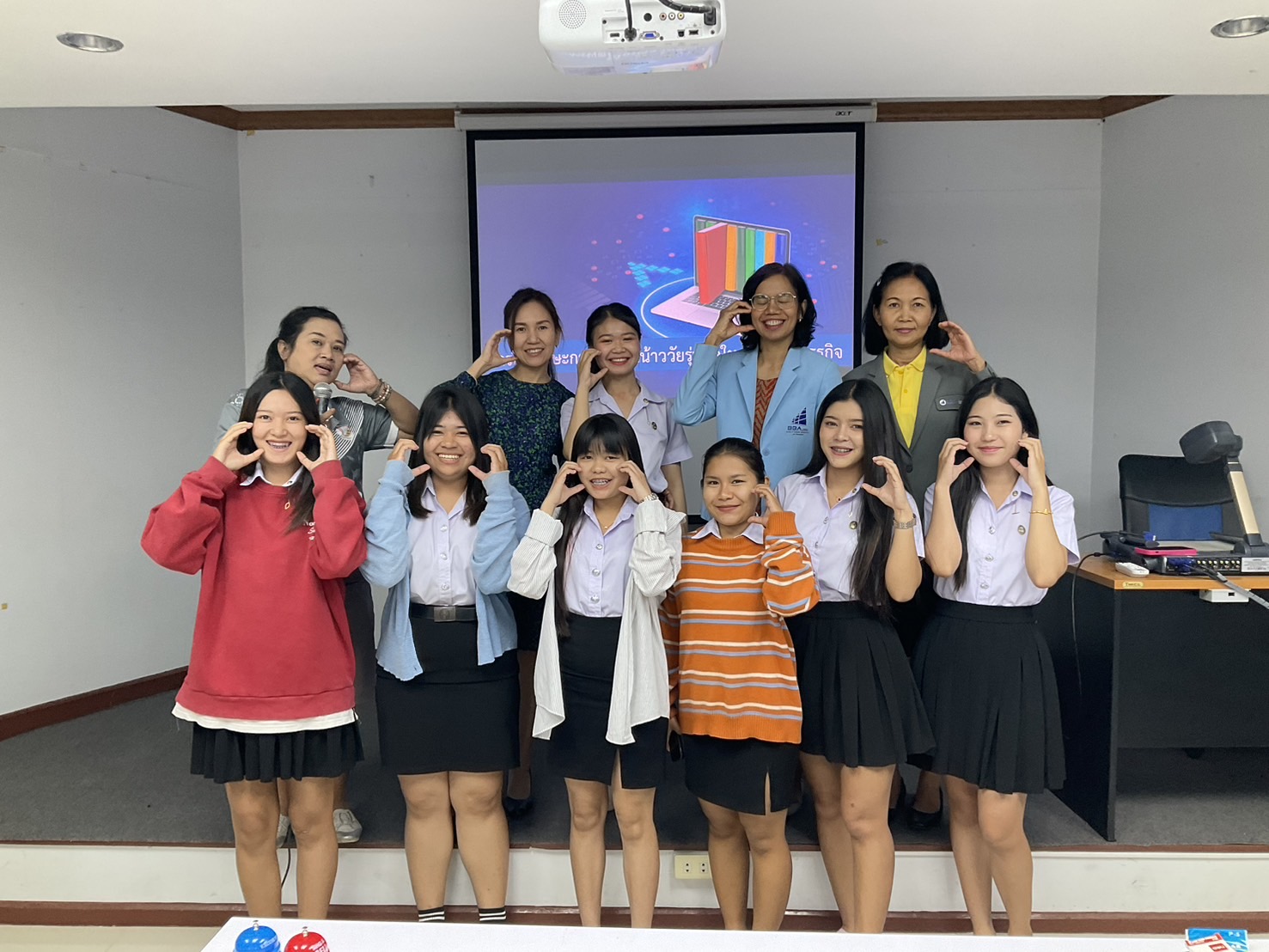 กิจกรรมโครงการสัมมนาการฝึกทักษะการพูดโน้มน้าววัยรุ่นยุคใหม่ในการทำธุรกิจ กิจกรรมโครงการสัมมนาการฝึกทักษะการพูดโน้มน้าววัยรุ่นยุคใหม่ในการทำธุรกิจ