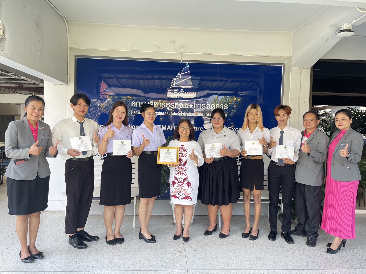 รางวัลชนะเลิศ การประกวดแสดงละครเวที ในธีมลูกเป็ดขี้เหร่ ประเภทละครแอคชั่น ในกิจกรรมนิเทศศาสตร์สัมพันธ์ครั้งที่ 13