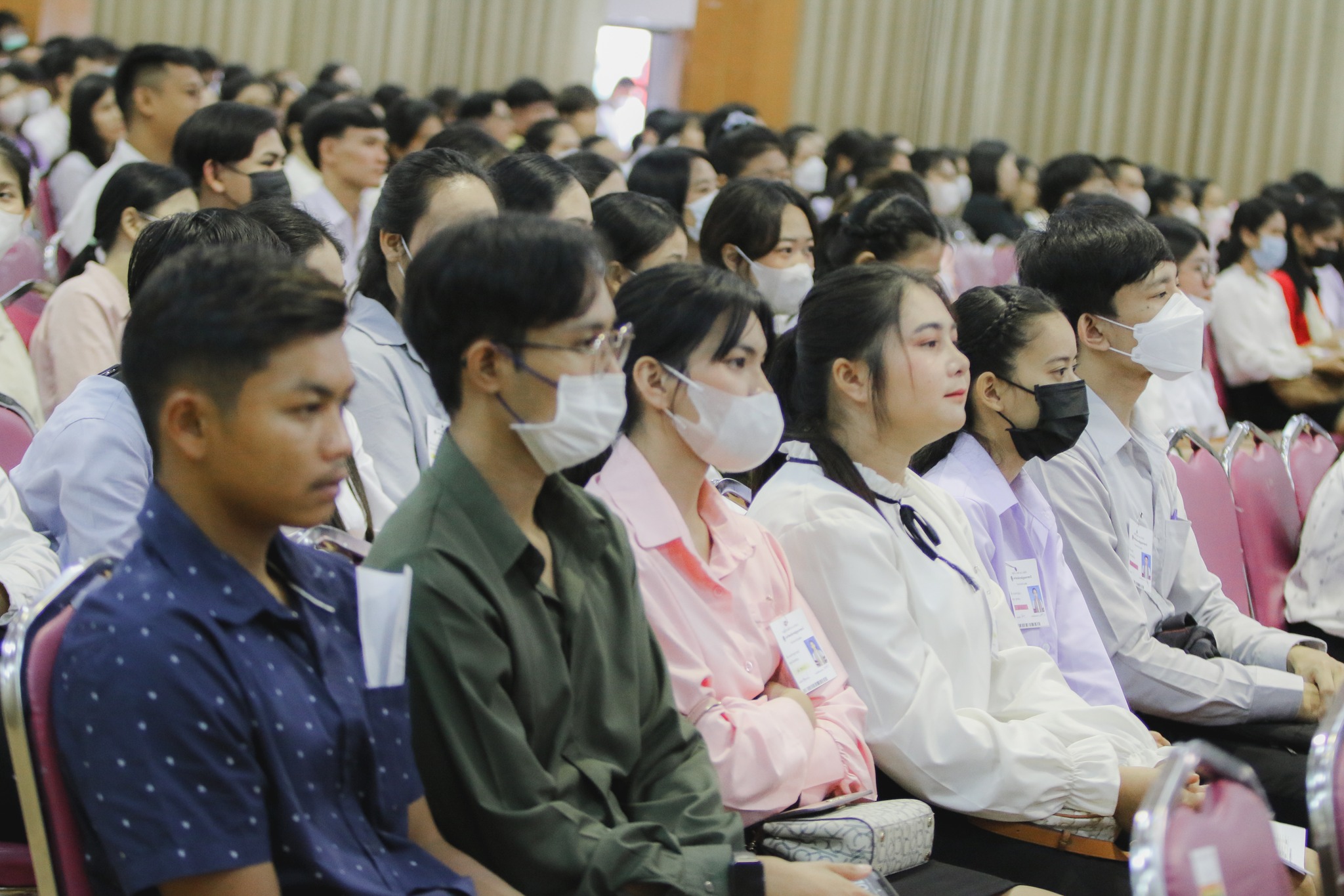 2 ก.ย. 66 รองศาสตราจารย์ ดร.มาลี ไชยเสนา รองอธิการบดีฝ่ายวิชาการ กล่าวต้อนรับและแสดงความยินดีแก่บัณฑิตร่วมฝึกซ้อมพิธีพระราชทานปริญญาบัตร