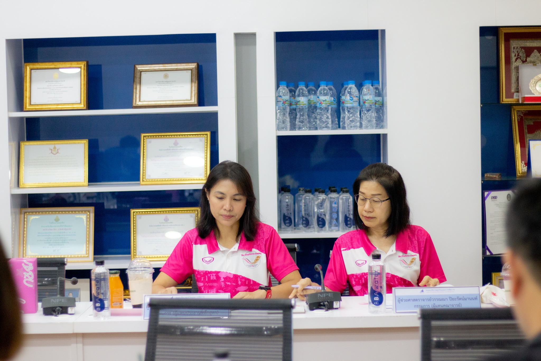 วันอังคารที่ 27 กุมภาพันธ์ 2567 เวลา 09.00 น. รองศาสตราจารย์ ดร.ประนอม คำผา คณบดีคณะบริหารธุรกิจและการจัดการ ประธานกรรมการคณะกรรมการประจำคณะ ดำเนินการจัดประชุมคณะกรรมการประจำคณะบริหารธุรกิจและการจัดการ ครั้งที่ 1/2567 เพื่อพิจารณาวาระต่าง ๆ รวมถึงเสนอนโยบ