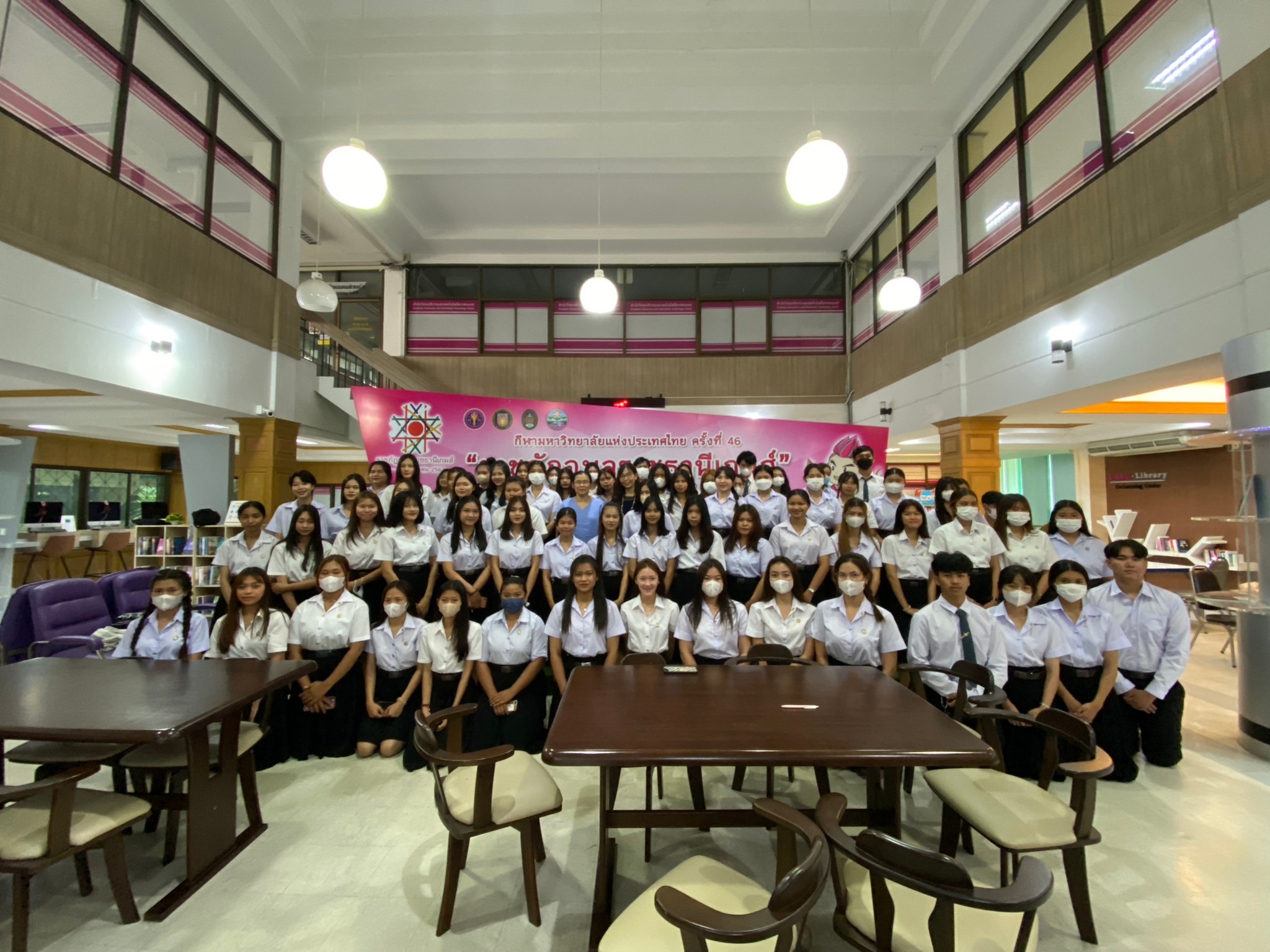 ณ สำนักวิทยบริการและเทคโนโลยีสารสนเทศ มหาวิทยาลัยราชภัฏอุบลราชธานี กิจกรรม ?เปิดโลกห้องสมุด Happy UBRU Library?