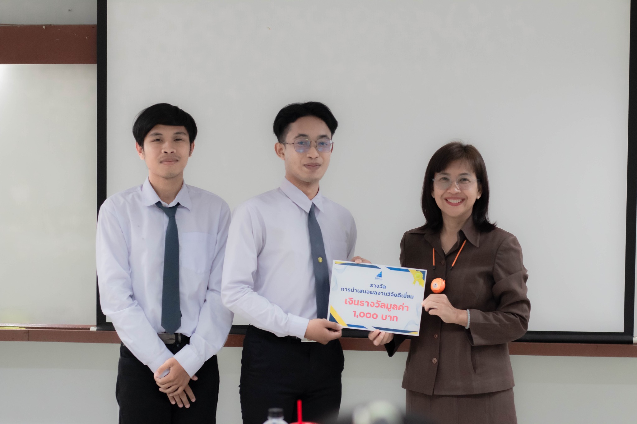 วันเสาร์ที่ 2 มีนาคม 2567 คณะบริหารธุรกิจและการจัดการ มหาวิทยาลัยราชภัฏอุบลราชธานี จัดการแข่งขันการนำเสนอผลงานวิจัยของนักศึกษา กิจกรรมเสริมสร้างทักษะทางด้านงานวิจัยให้กับนักศึกษา ภายใต้โครงการพัฒนาศักยภาพด้านการวิจัยและนวัตกรรม ประจำปีงบประมาณ พ.ศ.2567 โด