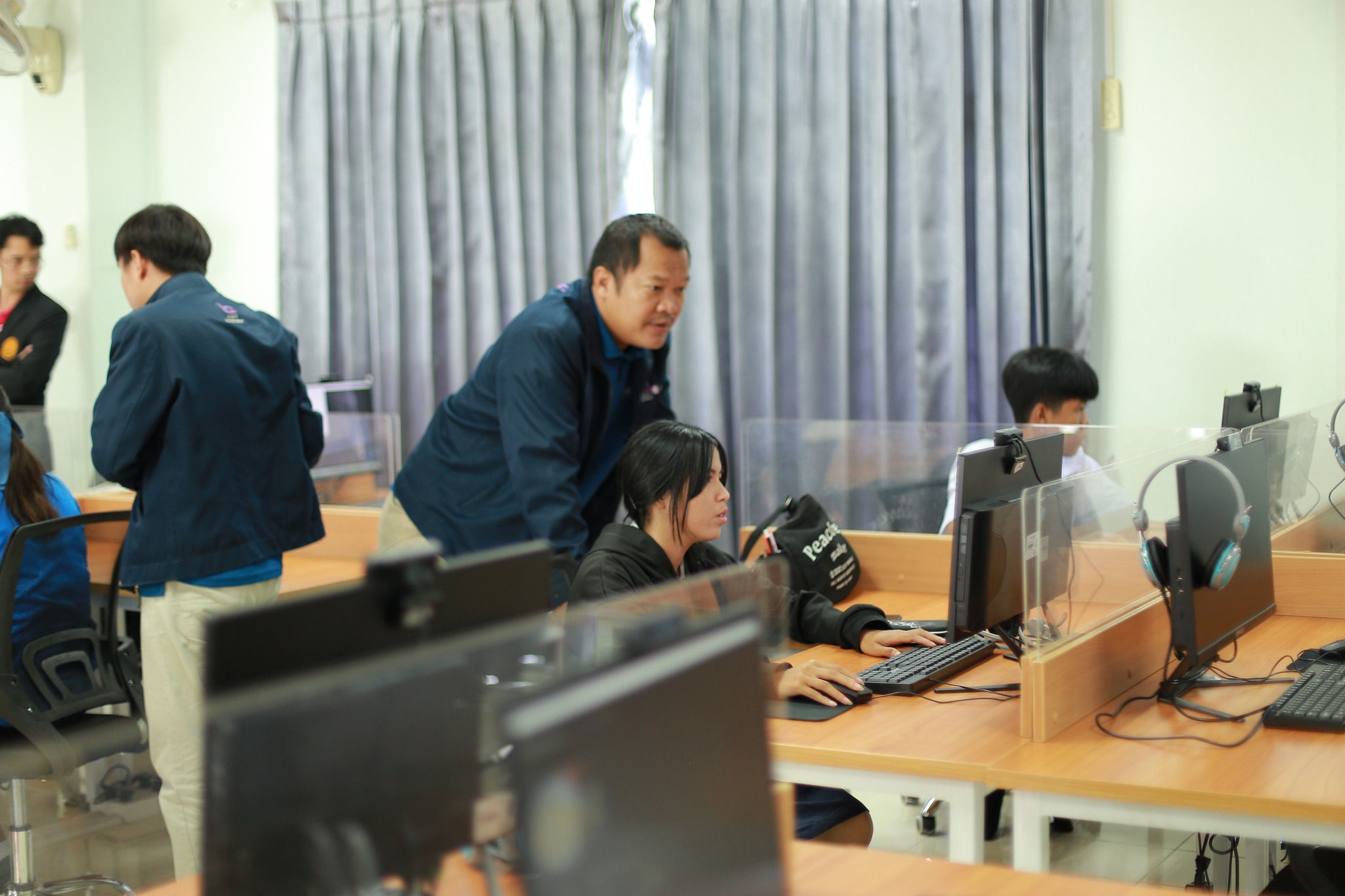 5 ก.ย. 67 ณ ห้องปฏิบัติการทักษะทางภาษา อาคารอินทนิล คณะบริหารธุรกิจและการจัดการ มหาวิทยาลัยราชภัฏอุบลราชธานีการอบรมเชิงปฏิบัติการโปรแกรมตัดต่อวิดีโอ Adobe Premiere Pro และการประกวดตัดต่อคลิปสร้างสรรค์สำหรับนักเรียนนักศึกษา (DAY 2) ?บริหารธุรกิจวิชาการ?