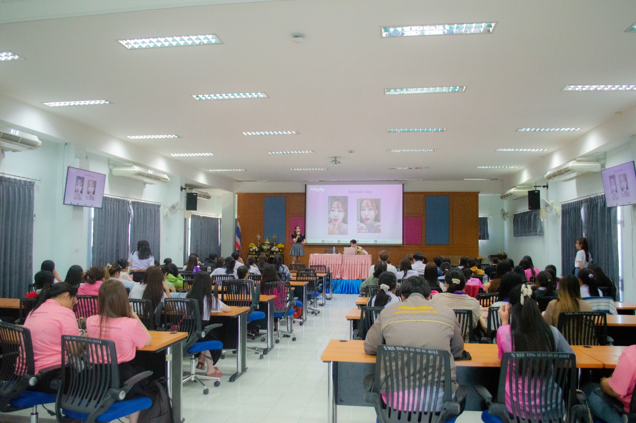 กิจกรรมอบรมเชิงปฏิบัติการเป้าหมายอาชีพ HOW TO BE