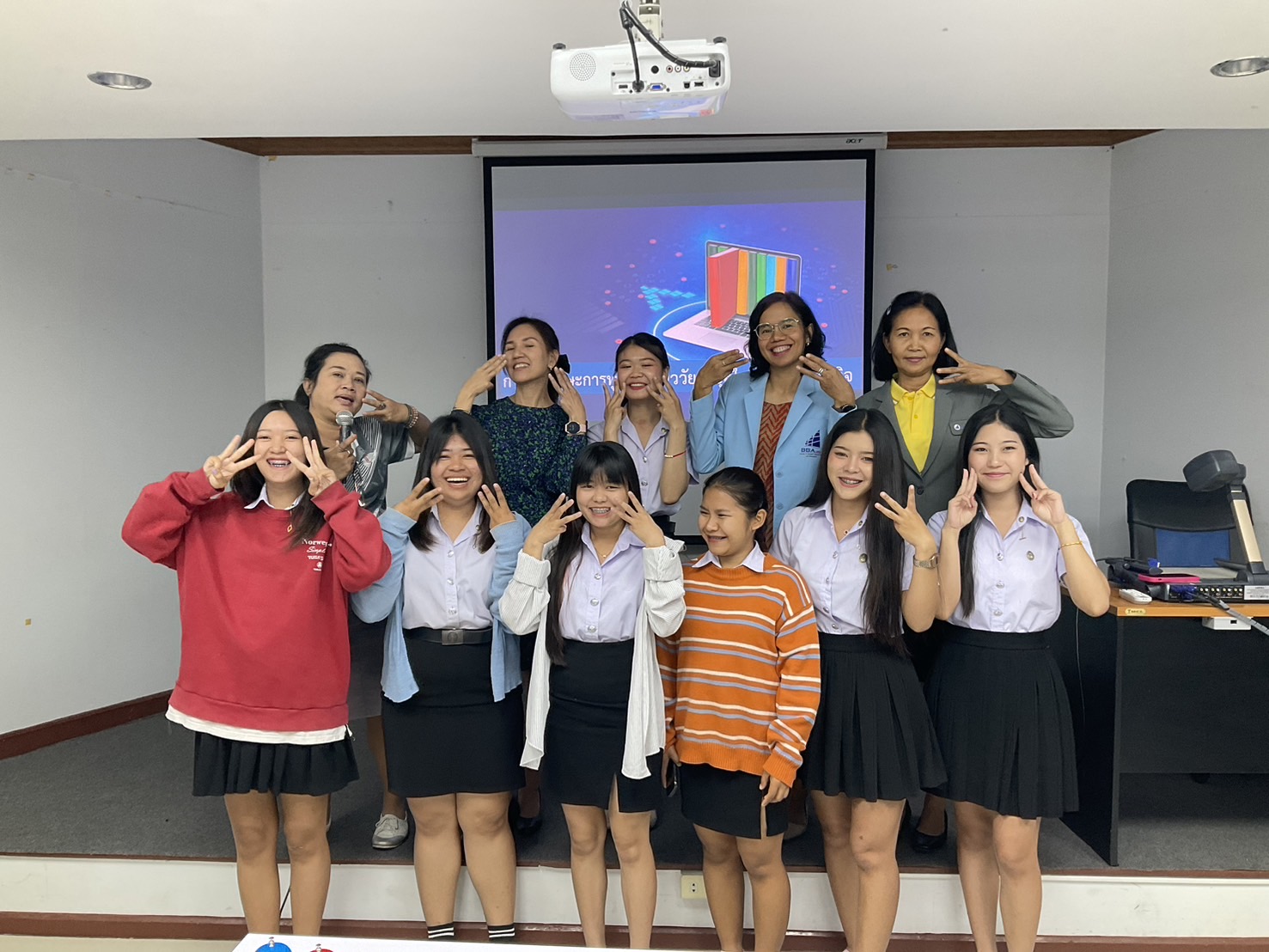 กิจกรรมโครงการสัมมนาการฝึกทักษะการพูดโน้มน้าววัยรุ่นยุคใหม่ในการทำธุรกิจ กิจกรรมโครงการสัมมนาการฝึกทักษะการพูดโน้มน้าววัยรุ่นยุคใหม่ในการทำธุรกิจ