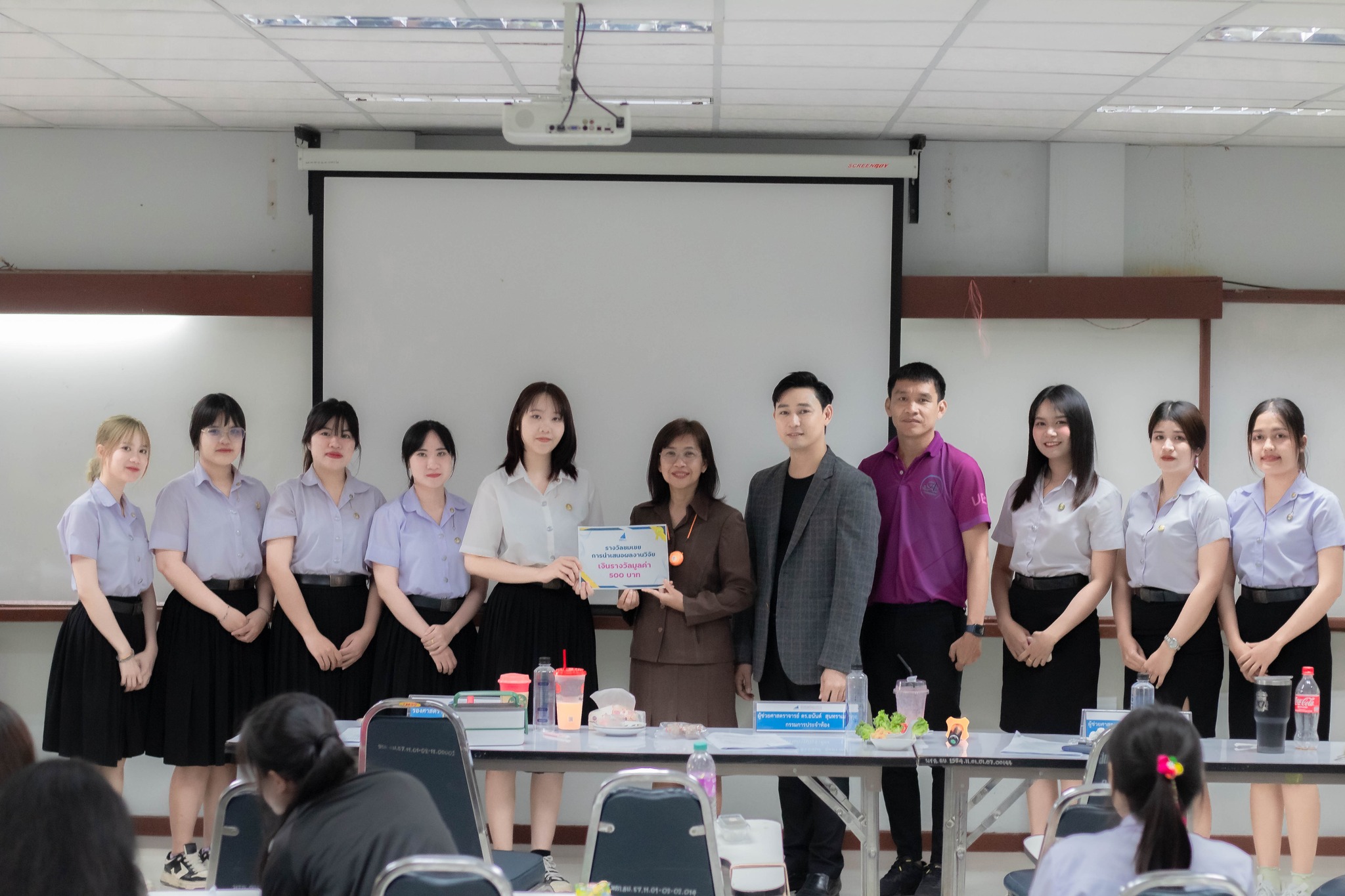 วันเสาร์ที่ 2 มีนาคม 2567 คณะบริหารธุรกิจและการจัดการ มหาวิทยาลัยราชภัฏอุบลราชธานี จัดการแข่งขันการนำเสนอผลงานวิจัยของนักศึกษา กิจกรรมเสริมสร้างทักษะทางด้านงานวิจัยให้กับนักศึกษา ภายใต้โครงการพัฒนาศักยภาพด้านการวิจัยและนวัตกรรม ประจำปีงบประมาณ พ.ศ.2567 โด