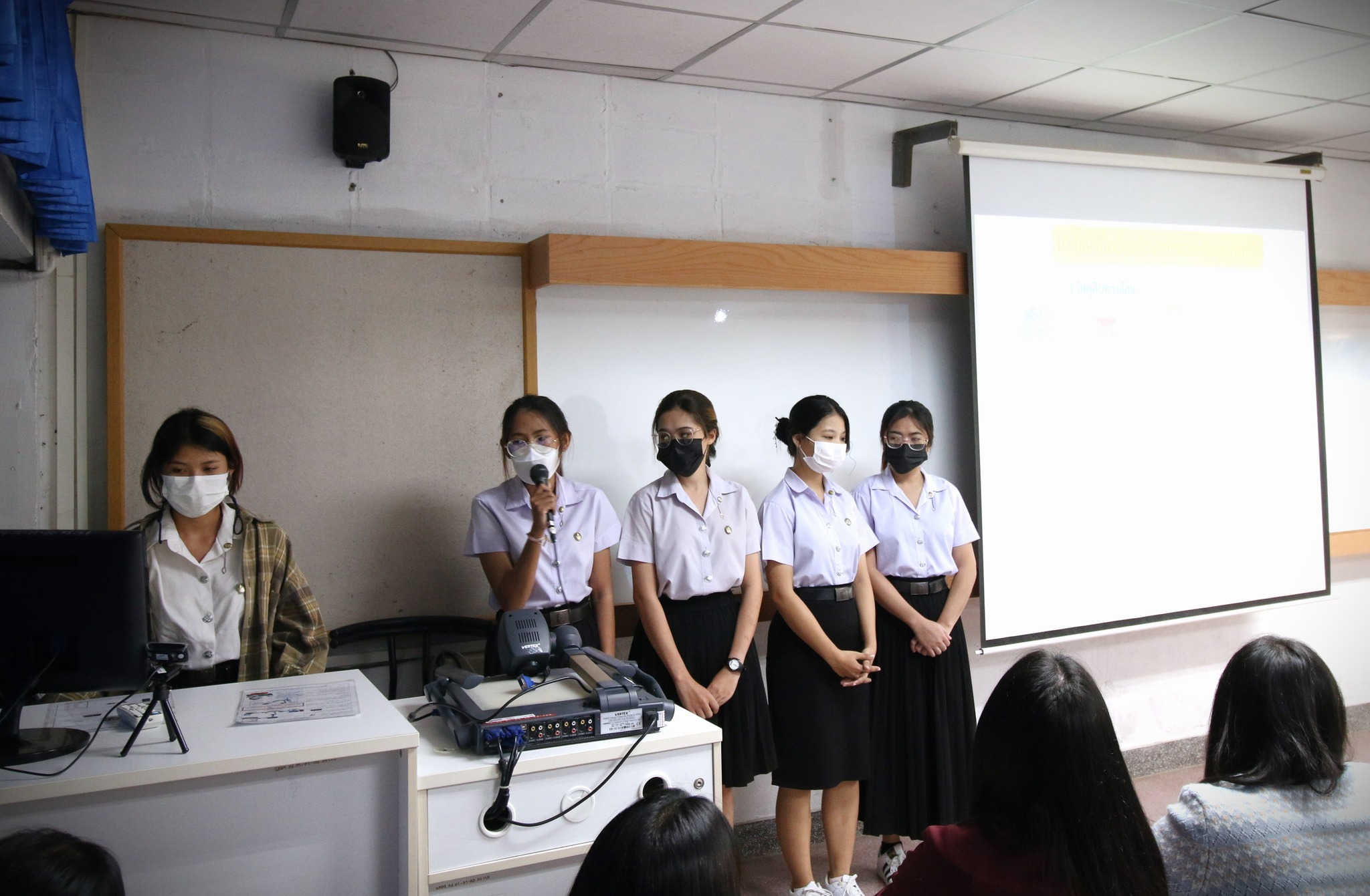 วันที่ 5 พ.ย 65 ณ คณะบริหารธูุรกิจและการจัดการ มรภ.อบ:การที่จะประกอบธุรกิจและประสบความสำเร็จได้นั้น .. ต้องรู้จักต้นทุน ทุนมาก ทุนน้อย การบัญชีจัดการได้ เรื่องเงินๆ ทองๆ เป็นของนอกกาย ถ้าอยากได้ อยากมี ต้องทำบัญชีเป็น