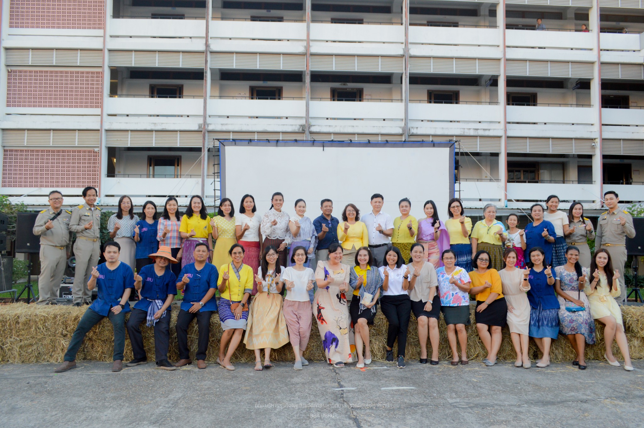 เริ่มแล้ววววววจ้าาาาา บุญบ้านเฮา มันต้องยิ่งใหญ่ . พบกับ - การแสดงละครเวทีและภาพยนตร์กางแปลงโดยนักศึกษาสาขาวิชานิเทศศาสตร์ และการแสดงดนตรีจากสาขาวิชาดนตรี - การออกร้านและสินค้าท้องถิ่น - การแต่งกายชุดไทยย้อนยุค/ไทยอีสาน