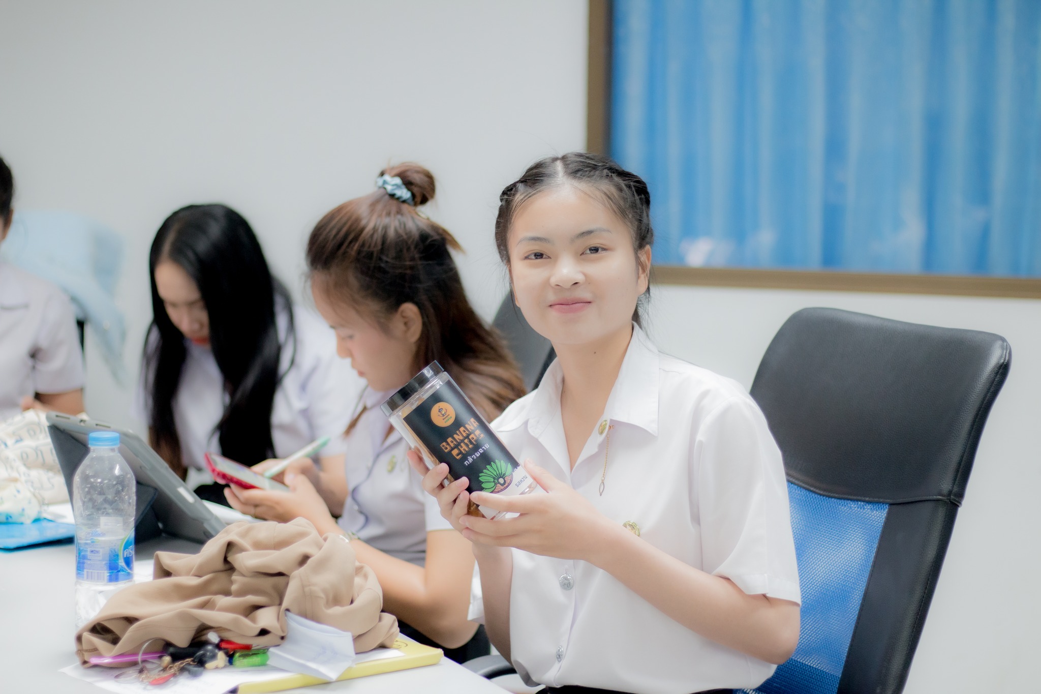 มองกล้องอะทำเผลอ แต่มองเธออะ เราตั้งใจ #การจัดการธุรกิจระหว่างประเทศ