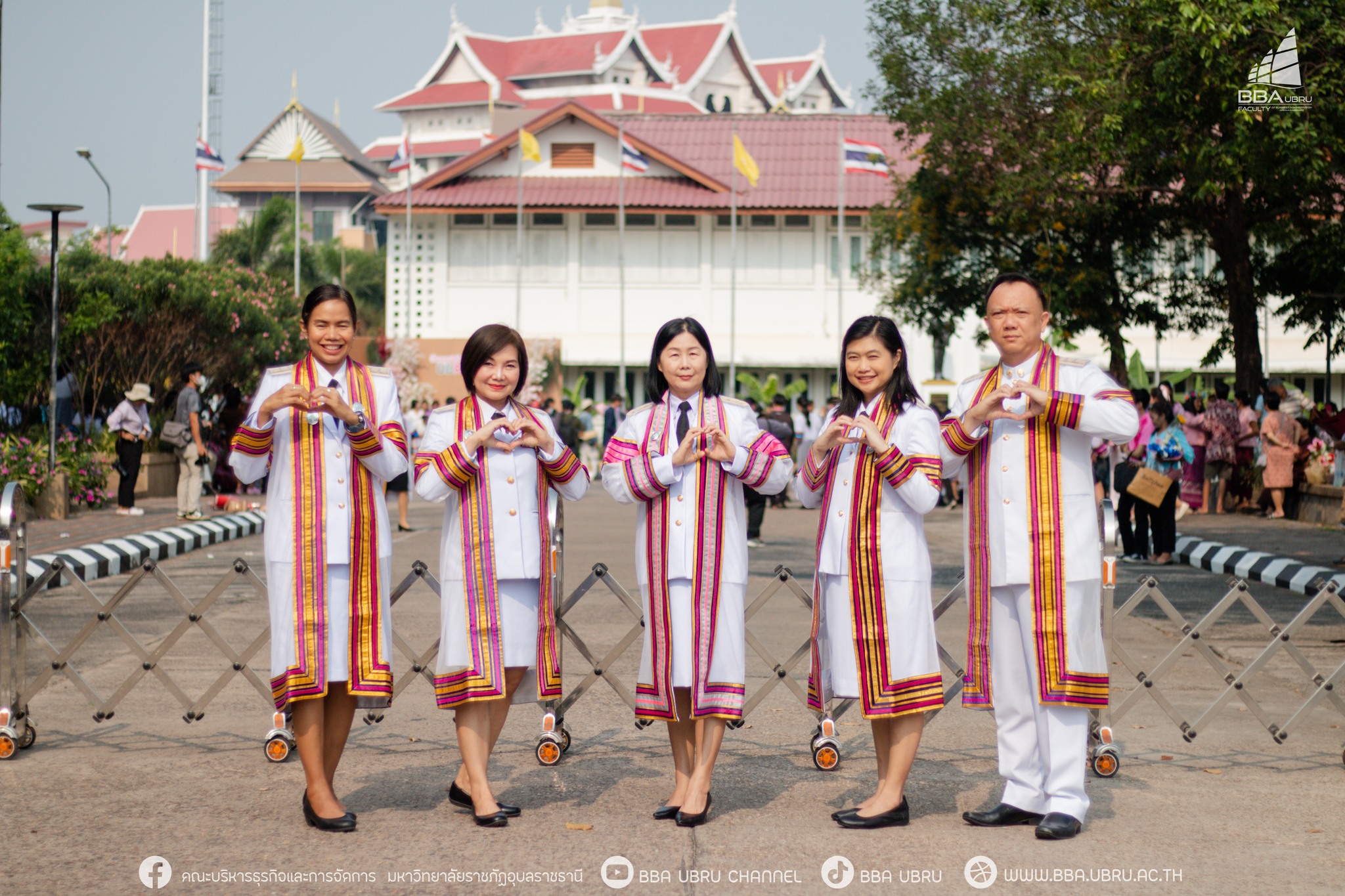 วันที่ 23 มี.ค. 67 รศ.ดร.ประนอม คำผา คณบดีคณะบริหารธุรกิจและการจัดการ พร้อมด้วยผู้บริหาร คณาจารย์ และบุคลากรร่วมถ่ายภาพหมู่เรียนบัณฑิต คณะบริหารธุรกิจและการจัดการ มหาวิทยาลัยราชภัฏอุบลราชธานี ณ หอประชุมไพรพะยอม มหาวิทยาลัยราชภัฏอุบลราชธานี