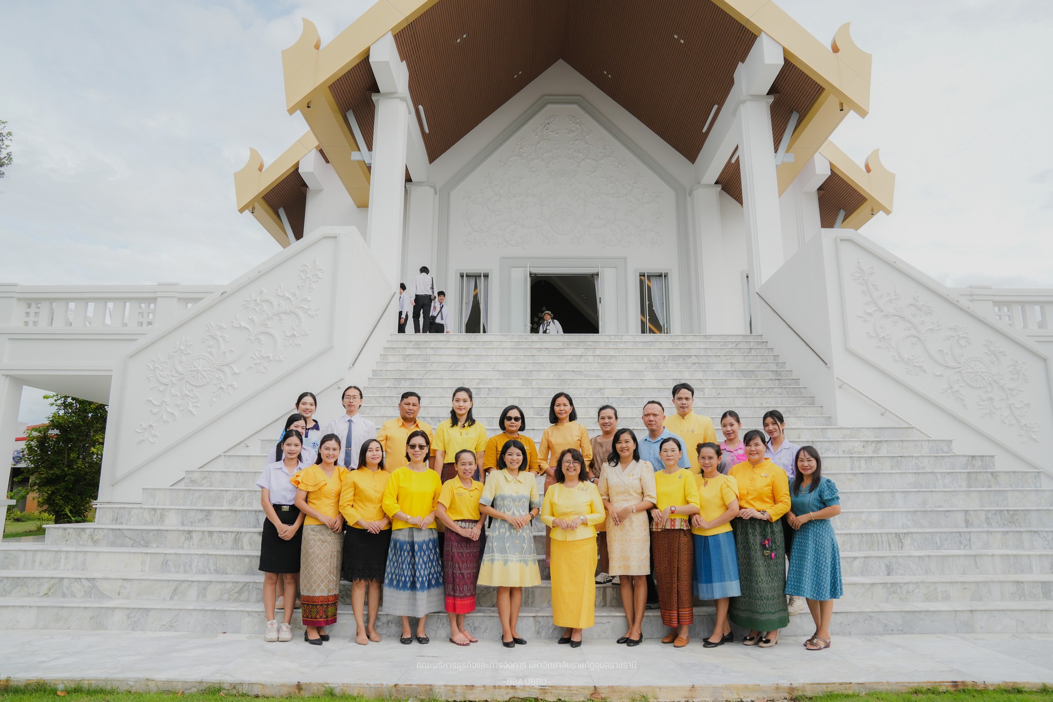พิธีทำบุญตักบาตรถวายพระราชกุศล เนื่องในวันนวมินทรมหาราช