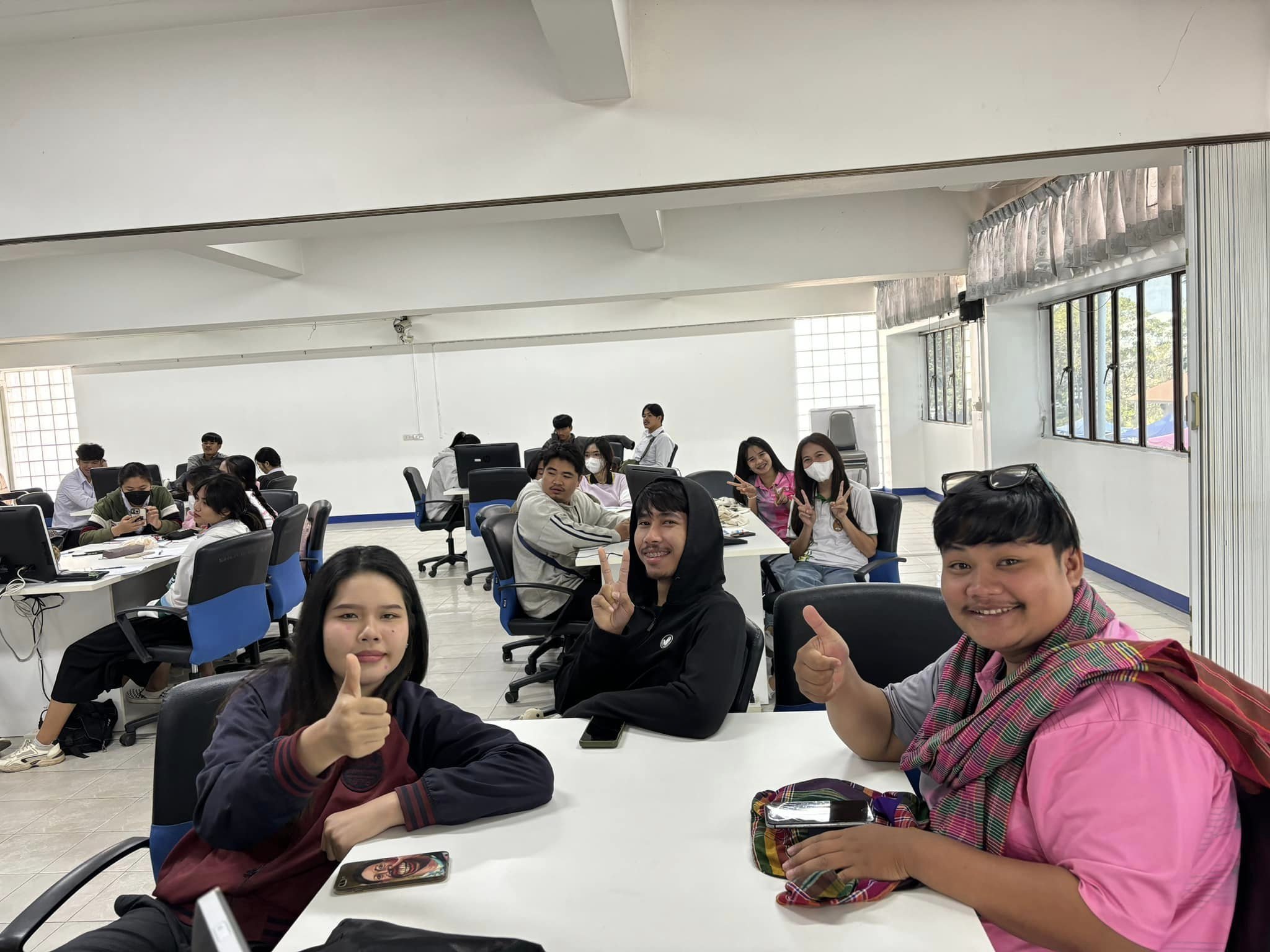 วันที่ 4 ก.พ. 67 สาขาวิชาการตลาด คณะบริหารธุรกิจและการจัดการ มหาวิทยาลัยราชภัฏอุบลราชธานี จัดกิจกรรมแผนธุรกิจ เรียนสนุก เข้าใจง่าย กับ Business Model Canvas โดย อาจารย์ ดร.รัตนภรณ์ แซ่ลี้ ให้เกียรติร่วมบรรยายในคลาสเรียนของ ผศ.ดร.อุมารินทร์ ราตรี รายวิชากา