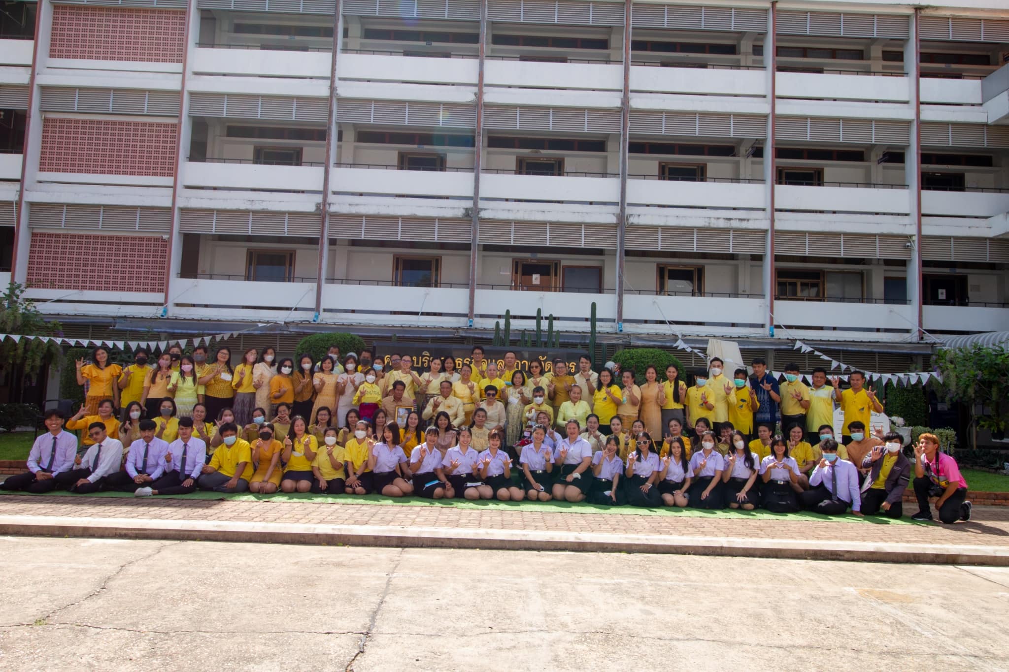 วันที่ 2 ธ.ค 65 ณ คณะบริหารธูุรกิจและการจัดการ มรภ.อบ:แสดงความยินดีกับ ?พ่อดีเด่นราชภัฏ ประจำปีพุทธศักราช ๒๕๖๕