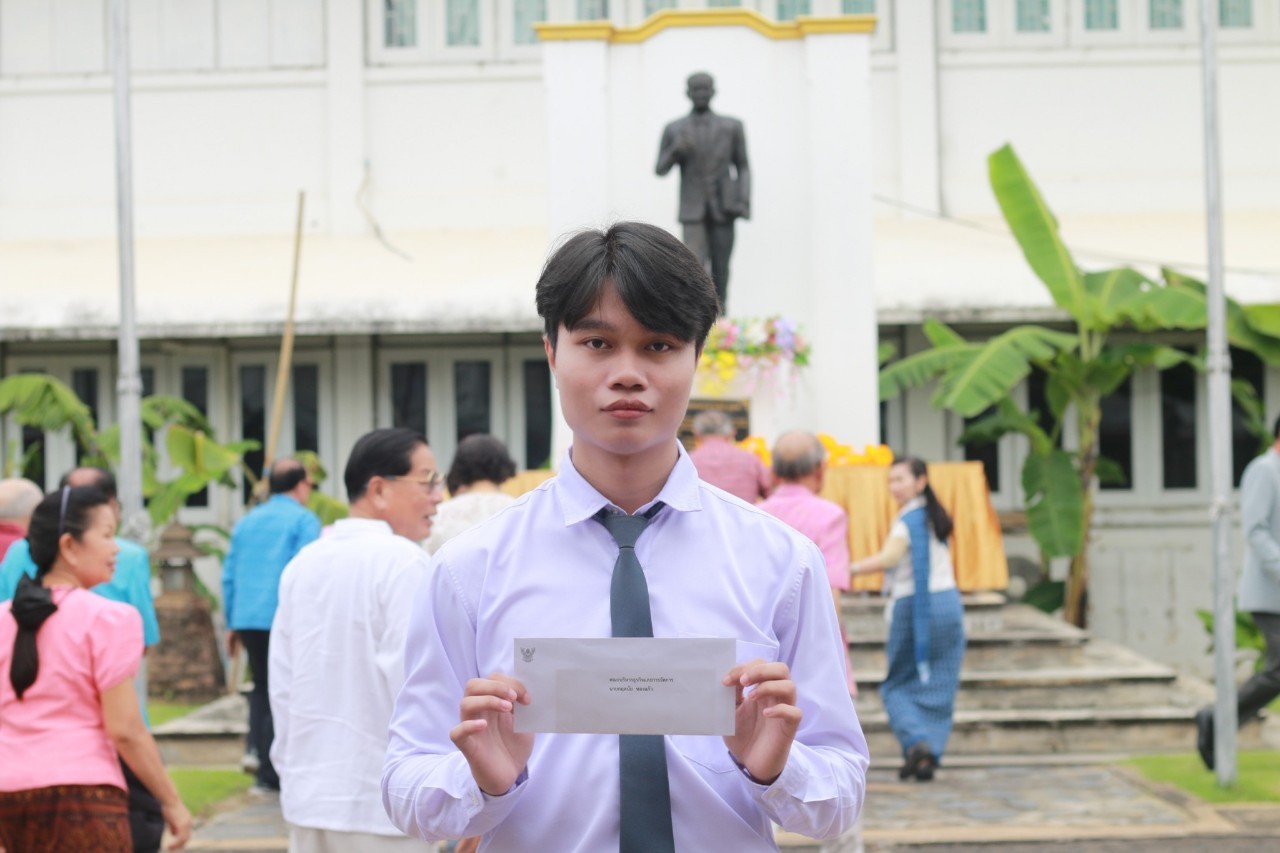 ขอแสดงความยินดีกับนายกฤตนัย ทองแก้ว นักศึกษาสาขาวิชานิเทศศาสตร์ ชั้นปีที่ 3 ได้รับทุนการศึกษามูลนิธิอาจารย์ประสิทธิ์ สุนทโรทก