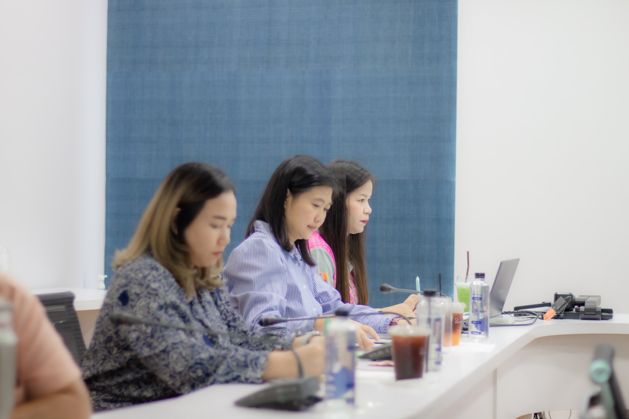 วันที่ 14 ก.พ. 67 รศ.ดร.ประนอม คำผา คณบดีคณะบริหารธุรกิจและการจัดการ และ ผศ.ดร.ฐิติพร อุ่นใจ รองคณบดีฝ่ายวิชาการ ร่วมต้อนรับ คุณณภัชชา ณิศาณฐมณ (พี่อิ๊งค์) ตำแหน่ง ผู้จัดการ DAC Clinic ศิษย์เก่าหลักสูตรบริหารธุรกิจมหาบัณฑิต สาขาวิชาการจัดการ (MBA) คณะบ