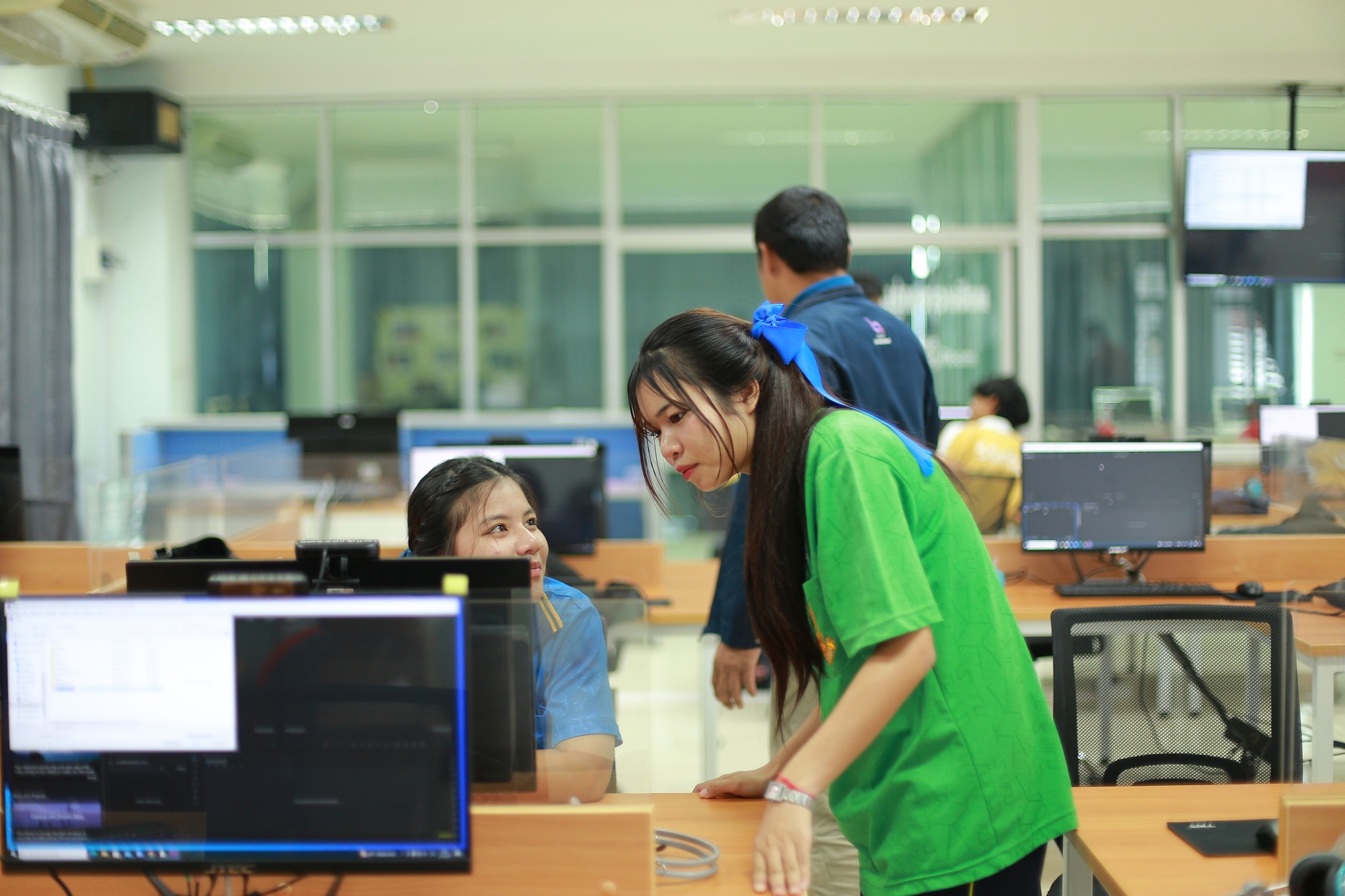 5 ก.ย. 67 ณ ห้องปฏิบัติการทักษะทางภาษา อาคารอินทนิล คณะบริหารธุรกิจและการจัดการ มหาวิทยาลัยราชภัฏอุบลราชธานีการอบรมเชิงปฏิบัติการโปรแกรมตัดต่อวิดีโอ Adobe Premiere Pro และการประกวดตัดต่อคลิปสร้างสรรค์สำหรับนักเรียนนักศึกษา (DAY 2) ?บริหารธุรกิจวิชาการ?