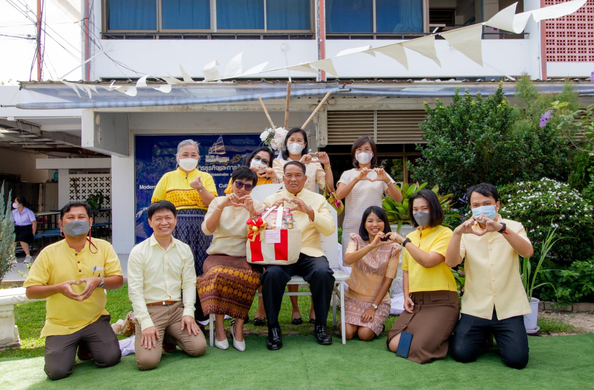 วันที่ 2 ธ.ค 65 ณ คณะบริหารธูุรกิจและการจัดการ มรภ.อบ:แสดงความยินดีกับ ?พ่อดีเด่นราชภัฏ ประจำปีพุทธศักราช ๒๕๖๕