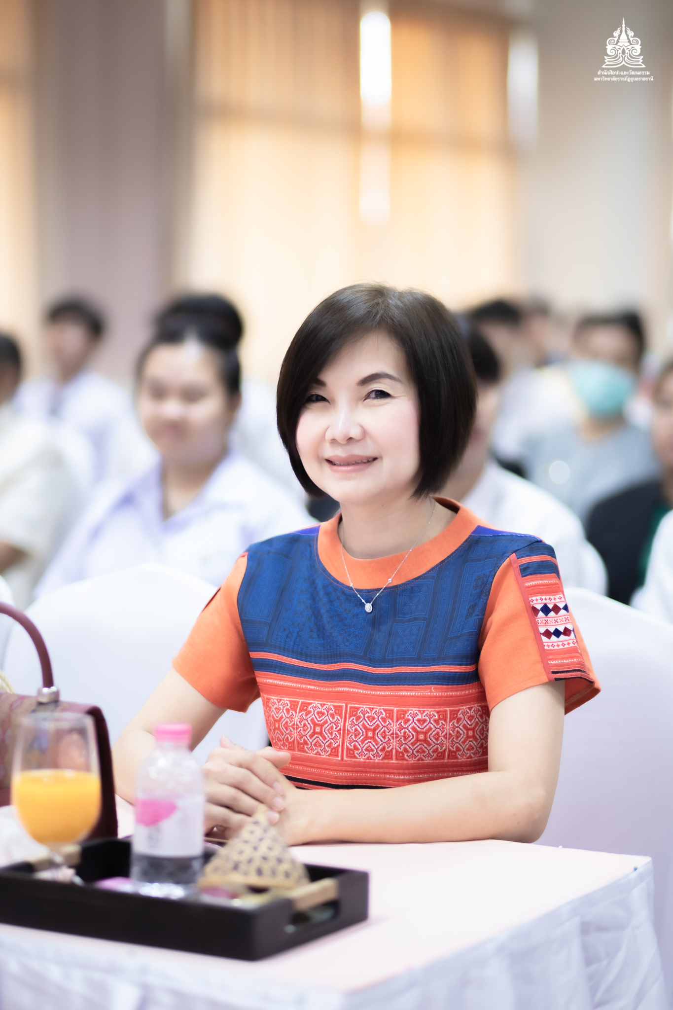 รองศาสตรจารย์ ดร.ประนอม คำผา คณบดีคณะบริหารธุรกิจและการจัดการ มอบหมายให้ รองศาสตราจารย์ ดร.ปิยกนิฏฐ์ โชติวนิช รองคณบดีฝ่ายบริหาร อาจารย์พรชัย วีระนันทาเวทย์ รองคณบดีฝ่ายพัฒนานักศึกษา นำคณาจารย์ บุคลากร และนักศึกษาเข้าร่วมกิจกรรมประชุมวิชาการเรื่อง ?จากอ