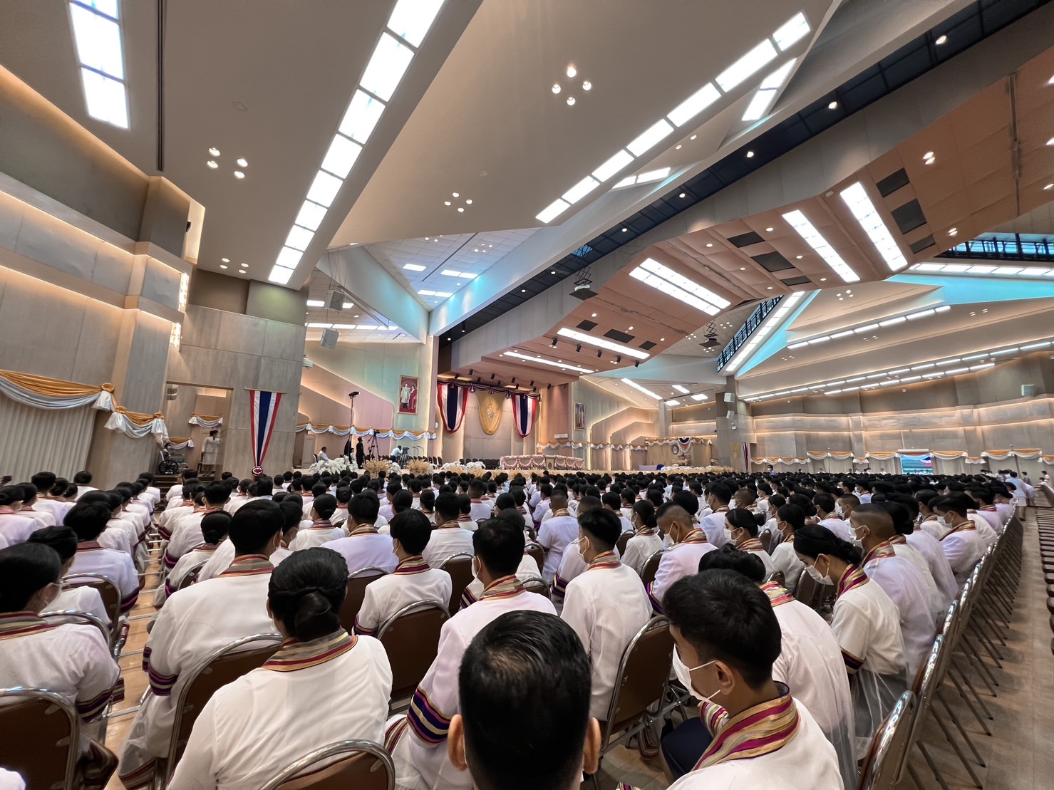 8 ก.ย. 66 ผู้ช่วยศาสตราจารย์ ดร.หทัยรัตน์ ไชยสัตย์ คณบดีคณะบริหารธุรกิจและการจัดการ พร้อมด้วยผู้บริหาร คณาจารย์ ปฏิบัติหน้าที่ในพิธีพระราชทานปริญญาบัตร