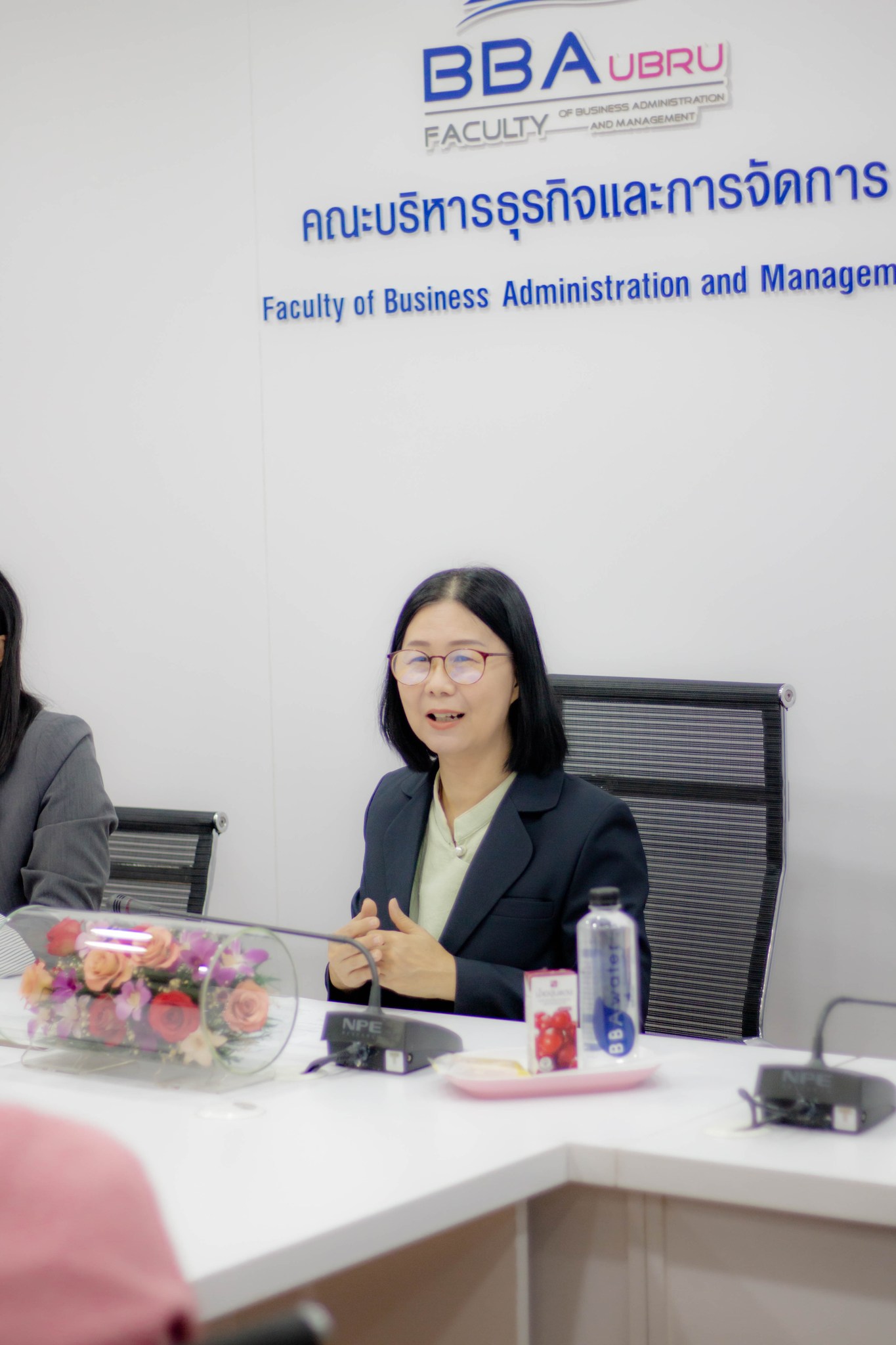 วันที่ 21 ก.พ. 67 รศ.ดร.ประนอม คำผา คณบดีคณะบริหารธุรกิจและการจัดการ พร้อมด้วยผู้บริหาร คณาจารย์ ร่วมต้อนรับอาจารย์และบุคลากร จากโรงเรียนนารีนุกูล โดยร่วมเสนอแลกเปลี่ยนแนวทางการจัดการเรียนการสอนแบบบูรณาการ พร้อมส่งเสริมความร่วมมือทางด้านวิชาการ และการดำเน