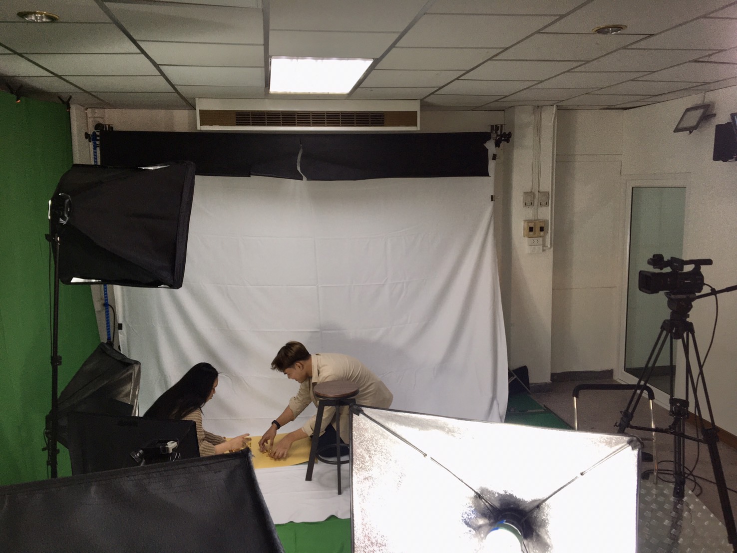 สร้างภาพถ่ายผลิตภัณฑ์ อย่างมืออาชีพกับห้องสตูถ่ายภาพสุดชิค อุปกรณ์ครบครัน #BBA #Production #Space วันที่ 12 ก.พ. 67 สาขาวิชาการจัดการธุรกิจระหว่างประเทศ คณะบริหารธุรกิจและการจัดการ มหาวิทยาลัยราชภัฏอุบลราชธานี