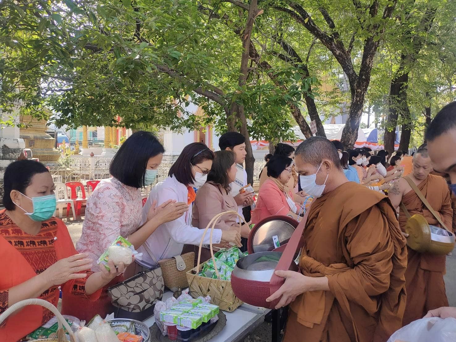 โครงการบรรพชาอุปสมบท 99 รูป เพื่อถวายพระพรชัยมงคลเจ้าฟ้าพัชรกิติยาภา ณ วัดมณีวนาราม ตำบลในเมือง อำเภอเมืองจังหวัดอุบลราชธานี