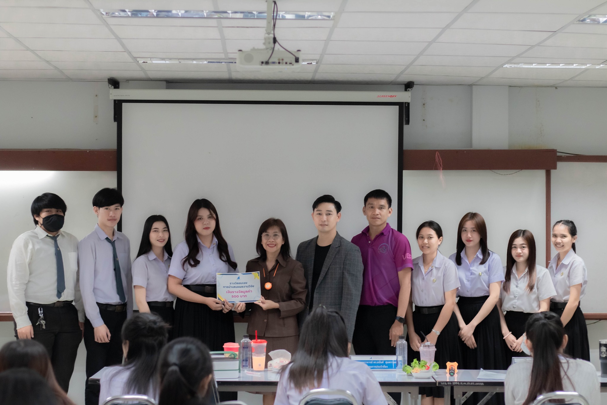 วันเสาร์ที่ 2 มีนาคม 2567 คณะบริหารธุรกิจและการจัดการ มหาวิทยาลัยราชภัฏอุบลราชธานี จัดการแข่งขันการนำเสนอผลงานวิจัยของนักศึกษา กิจกรรมเสริมสร้างทักษะทางด้านงานวิจัยให้กับนักศึกษา ภายใต้โครงการพัฒนาศักยภาพด้านการวิจัยและนวัตกรรม ประจำปีงบประมาณ พ.ศ.2567 โด