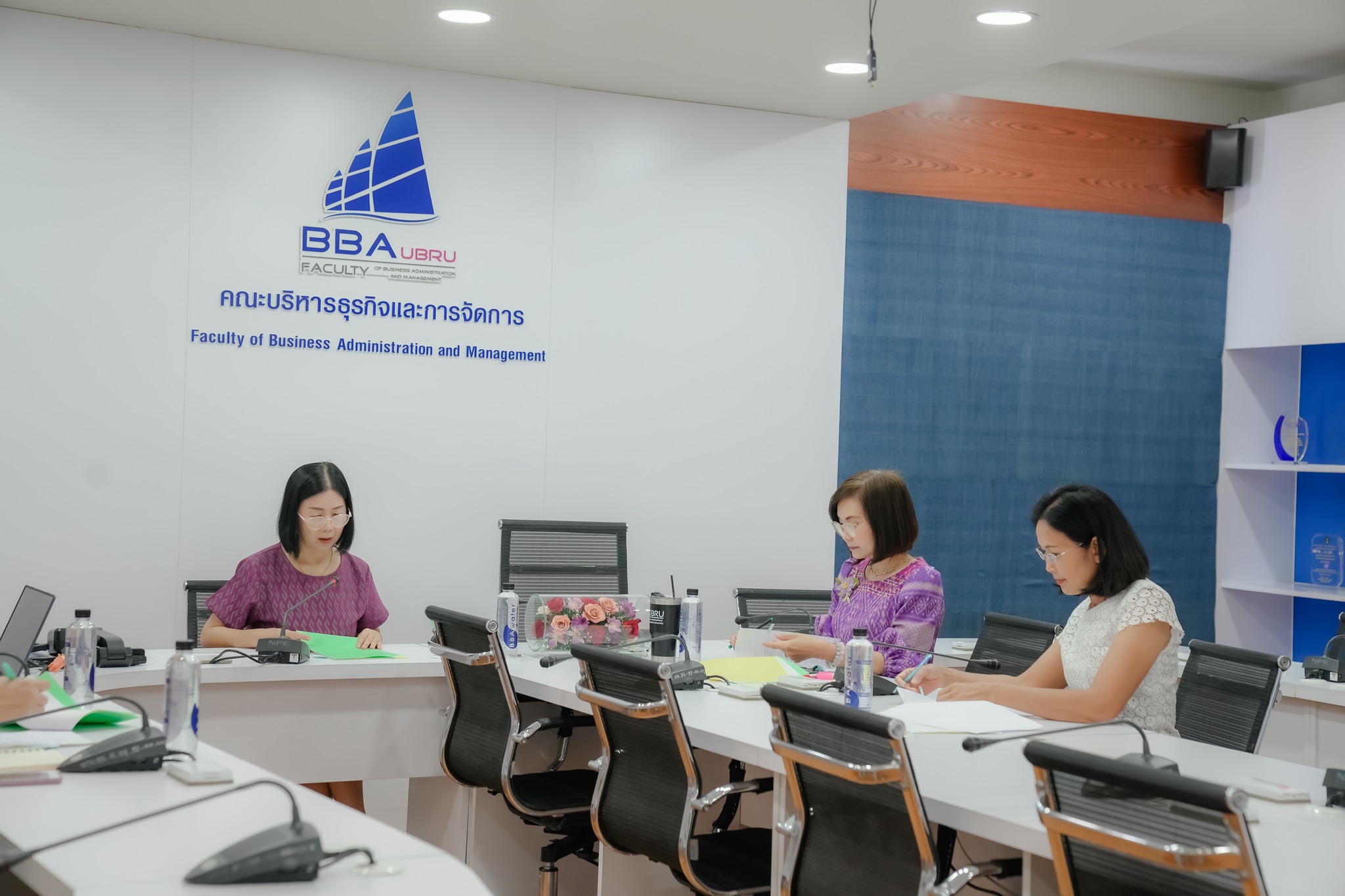 วันศุกร์ที่ 16 กุมภาพันธ์ 2567 เวลา 10.00 น. รองศาสตราจารย์ ดร.ประนอม คำผา คณบดีคณะบริหารธุรกิจและการจัดการ ประธานคณะกรรมการสรรหากรรมการประจำคณะ ประเภทผู้แทนคณาจารย์ ประชุมคณะกรรมการสรรหากรรมการประจำคณะ ประเภทผู้แทนคณาจารย์ ครั้งที่ 1/2567 ณ ห้องประชุมคณะ