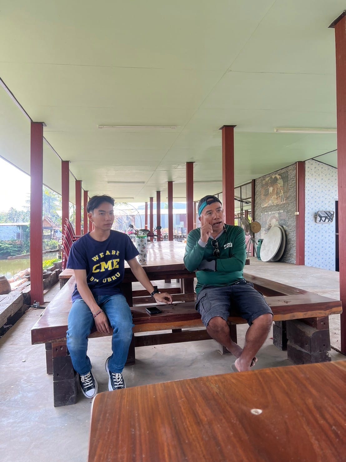 กิจกรรมการพัฒนาศักยภาพของผู้ประกอบการชุมชนเชิงสร้างสรรค์ ณ อำเภอเขมราฐ จ.อุบลราชธานี ในวันที่ 20 กุมภาพันธ์ 2567 คุณเกียรติศักดิ์ กาเผือกงาม และคุณบุญเพ็ง กาเผือกงาม เจ้าของธุรกิจ เสาปูนสามแยก สาขานาเจริญ กล่าวว่า