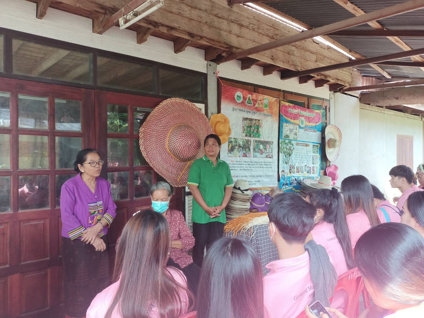 วันที่ 5 ก.ค. 67 ณ บ้านหนองคู กิจกรรมอบรมเชิงปฏิบัติการพัฒนาศักยภาพและการเรียนรู้เชิงธุรกิจของวิสาหกิจชุมชนและวัฒนธรรมท้องถิ่น