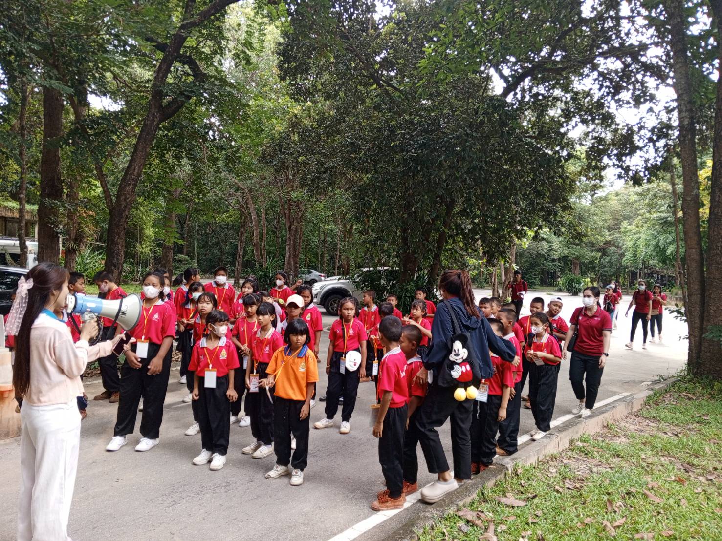 นักศึกษาคณะบริหารธุรกิจและการจัดการ มหาวิทยาลัยราชภัฏอุบลราชธานี ปฏิบัติหน้าที่ไกด์อาสา