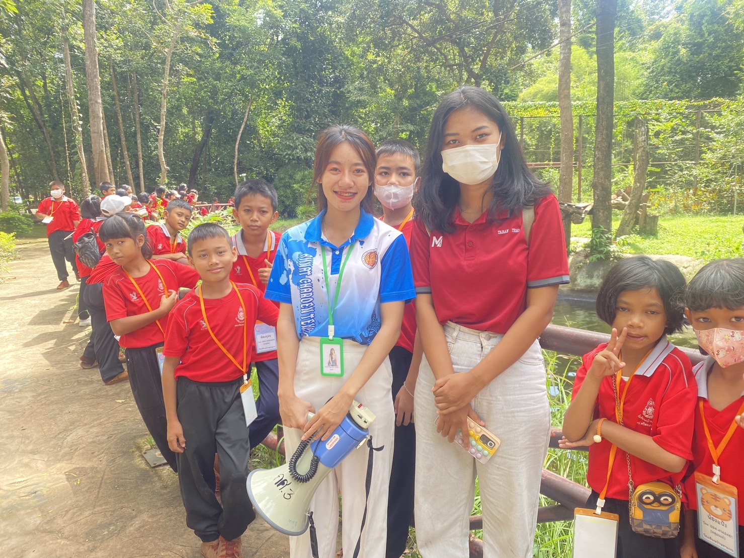 นักศึกษาคณะบริหารธุรกิจและการจัดการ มหาวิทยาลัยราชภัฏอุบลราชธานี ปฏิบัติหน้าที่ไกด์อาสา