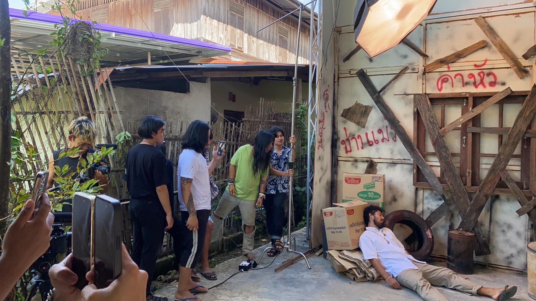 พี่วิชญ์ ปี 4, พี่เจต ปี 3, พี่กี๋ บัณฑิตป้ายแดงรุ่น23 นิเทศศาสตร์ UBRU ร่วมงานทีมงานไทบ้าน