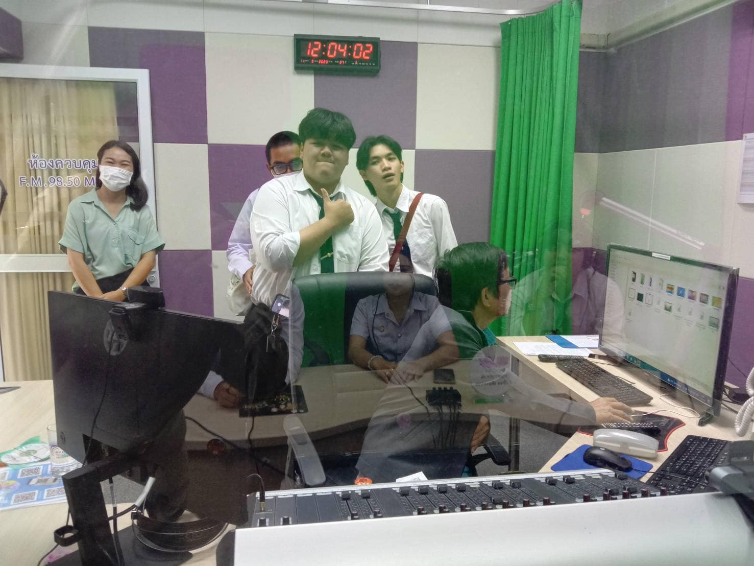 11 ก.ย. 66 ผศ.ประกายดาว พันธ์พิพัฒน์ และ อ.ศิโรรัตน์ พลไชย นำนักศึกษาสาขาวิชานิเทศศาสตร์ ชั้นปีที่ 1 ศึกษาดูงาน ณ สถานีโทรทัศน์ NBT และสถานีวิทยุกระจายเสียงแห่งประเทศไทย จังหวัดอุบลราชธานี